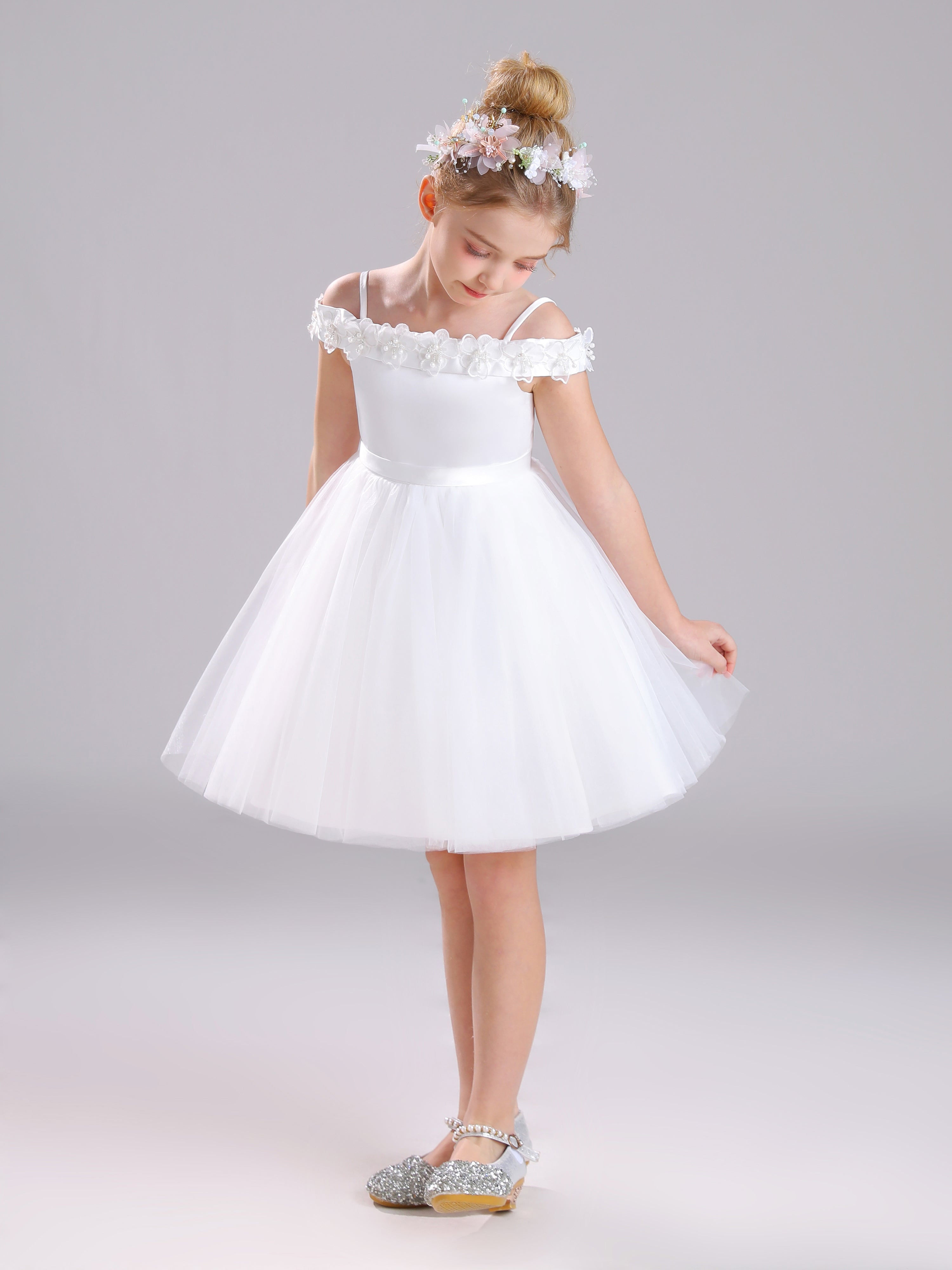 Accueil Froid Satin et Tulle Courte Robe Fille avec Appliques Florales