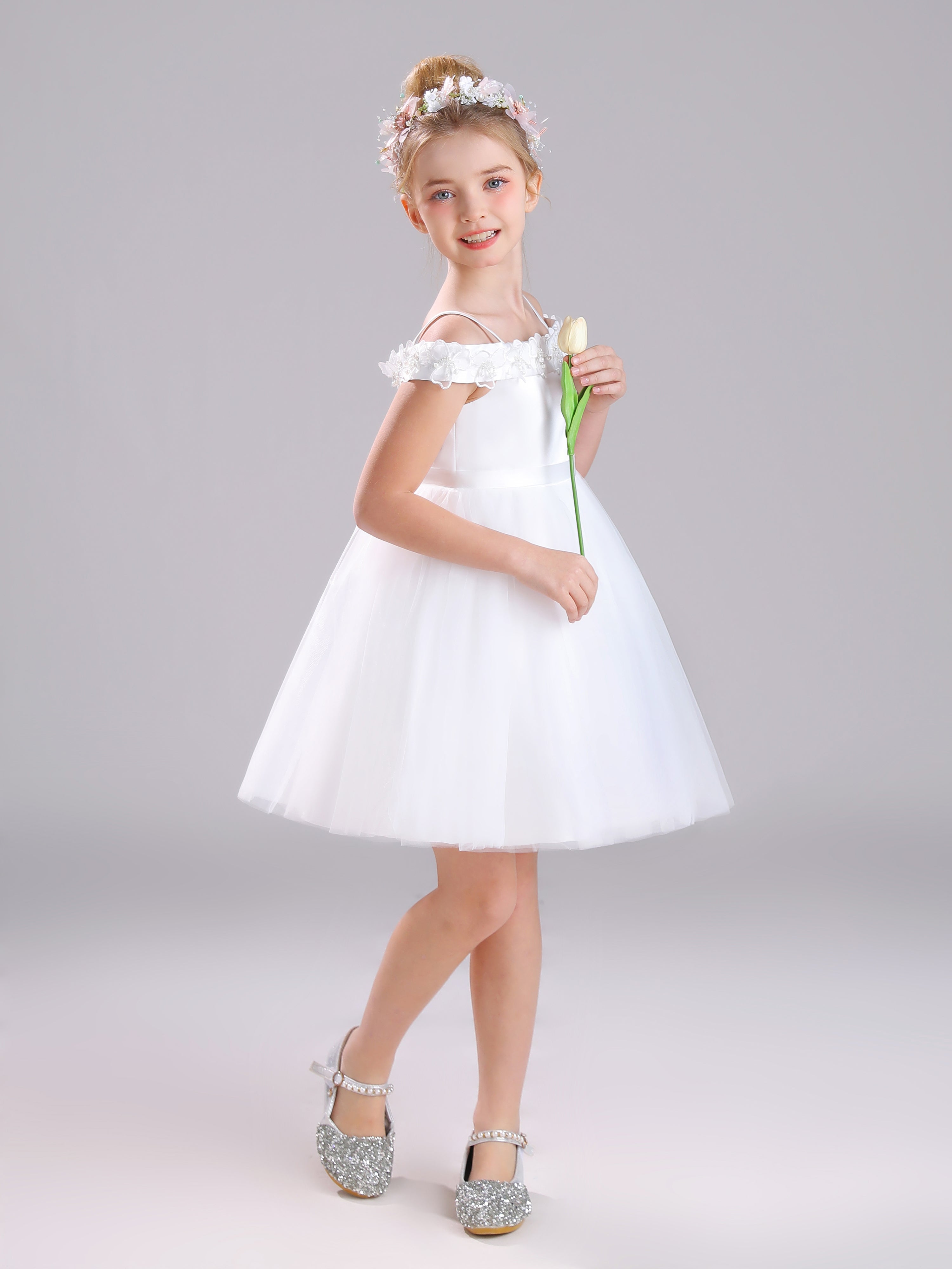 Accueil Froid Satin et Tulle Courte Robe Fille avec Appliques Florales