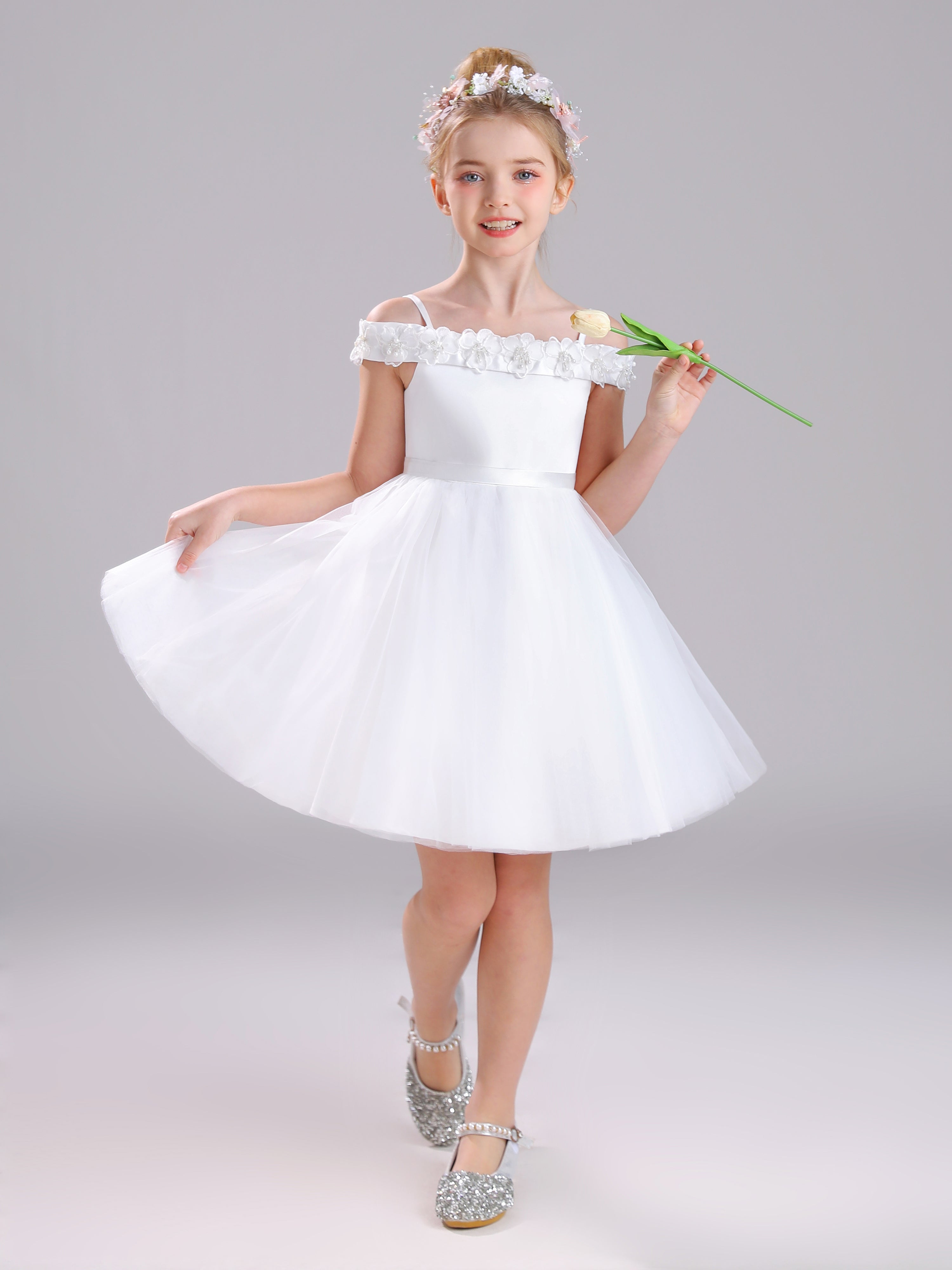 Accueil Froid Satin et Tulle Courte Robe Fille avec Appliques Florales