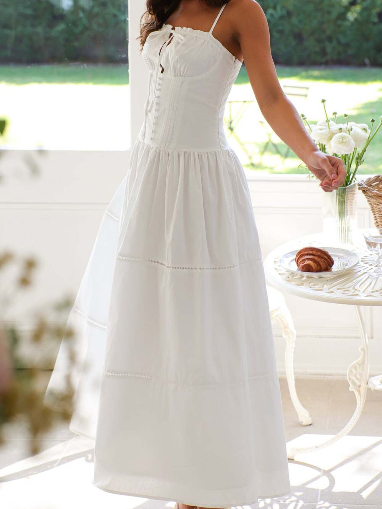 Robe Invitée Mariage BLANC Encolure Carrée à Bretelles Fines
