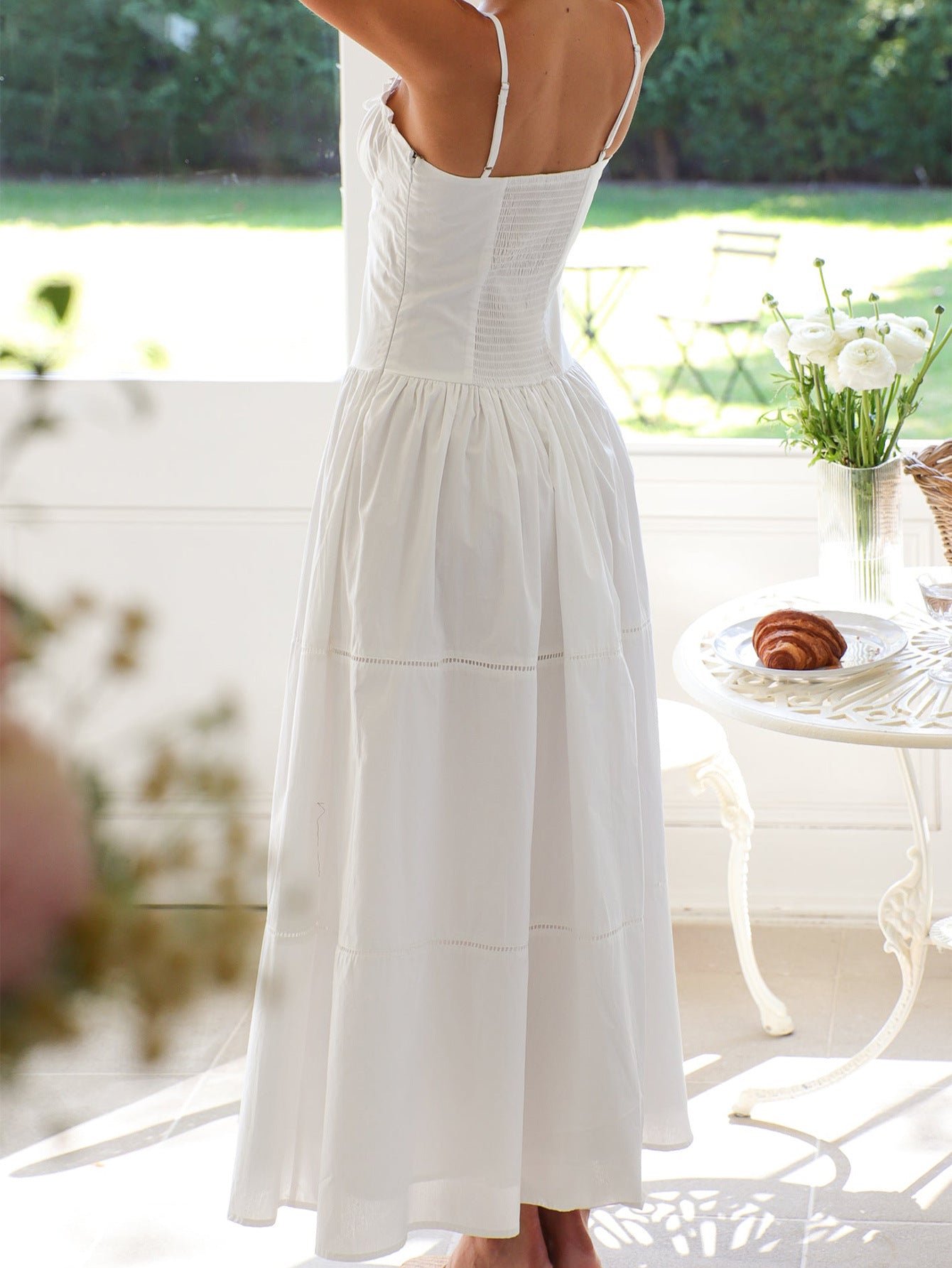 Robe Invitée Mariage BLANC Encolure Carrée à Bretelles Fines