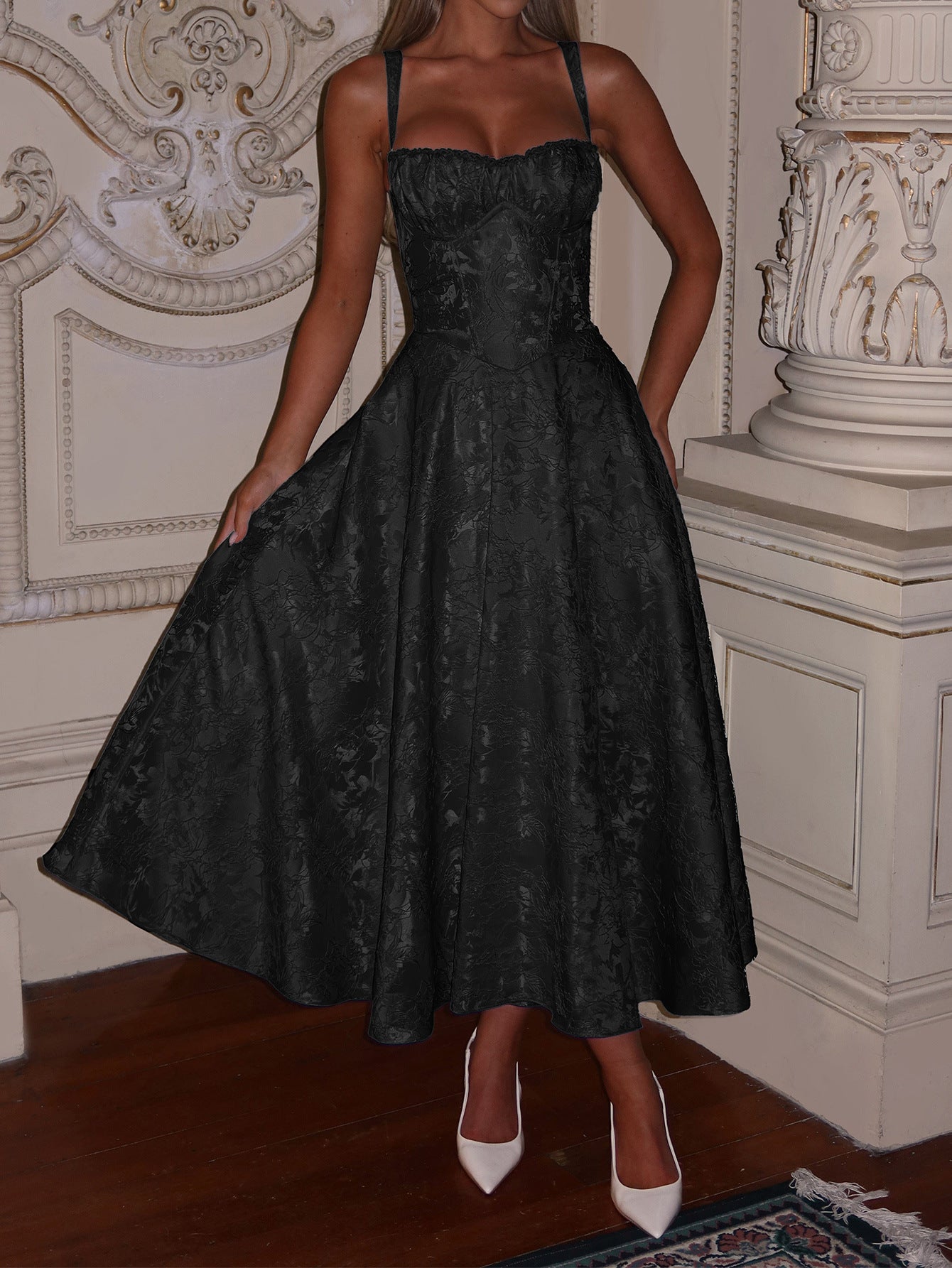 Robe Invitée Mariage Noire Florale Encolure Illusion Bretelles Élégantes