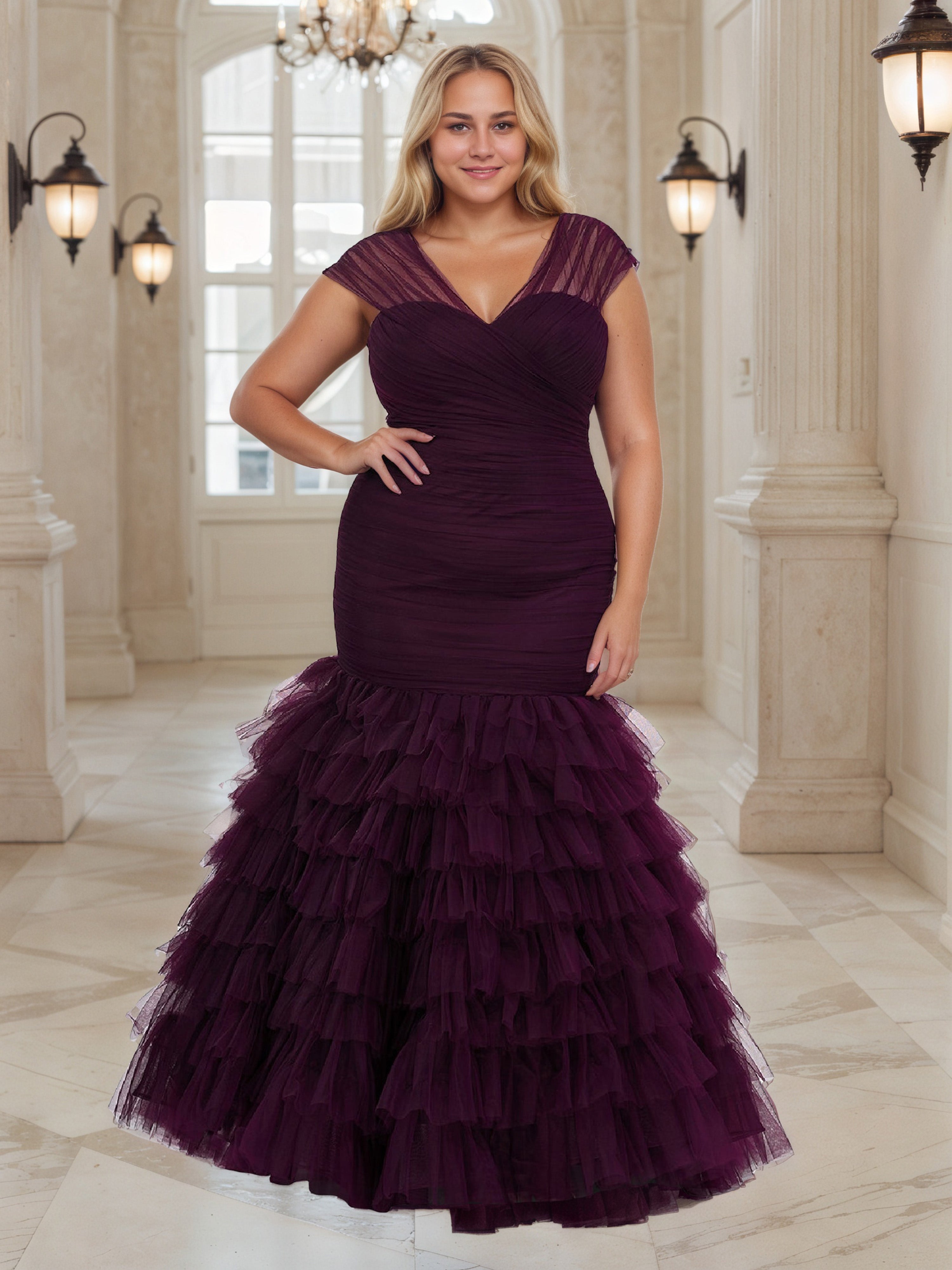 Robe de Bal Aubergine à Encolure V et Manches Courtes Grande Taille Coupe Sheath avec Superpositions