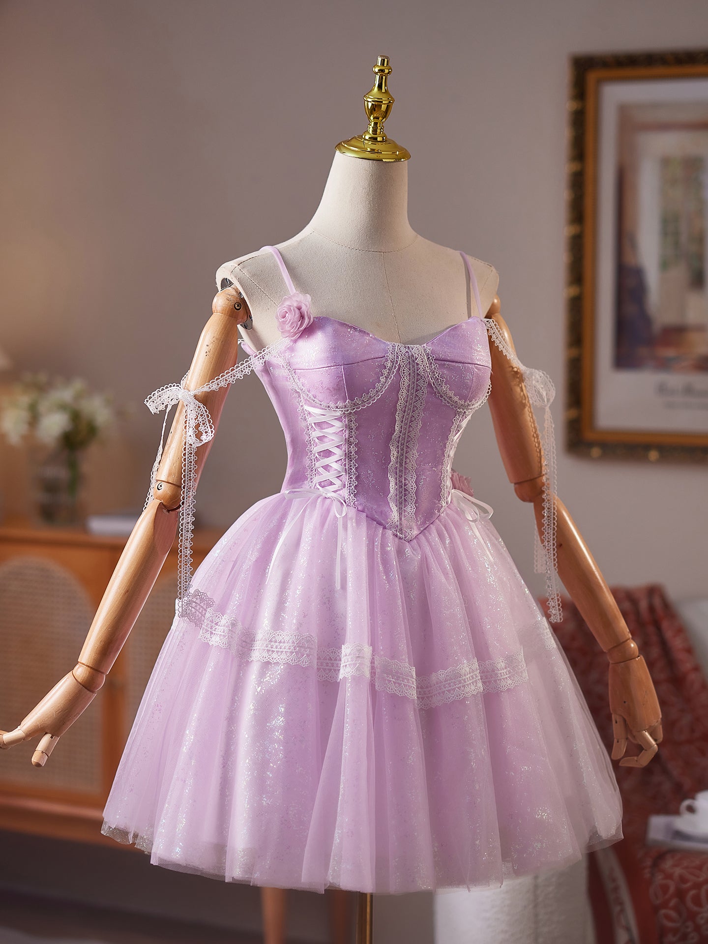 Robe de Homecoming Lilas à Bretelles Fines Coupe A Courte Appliqués Fleurs et Dentelle