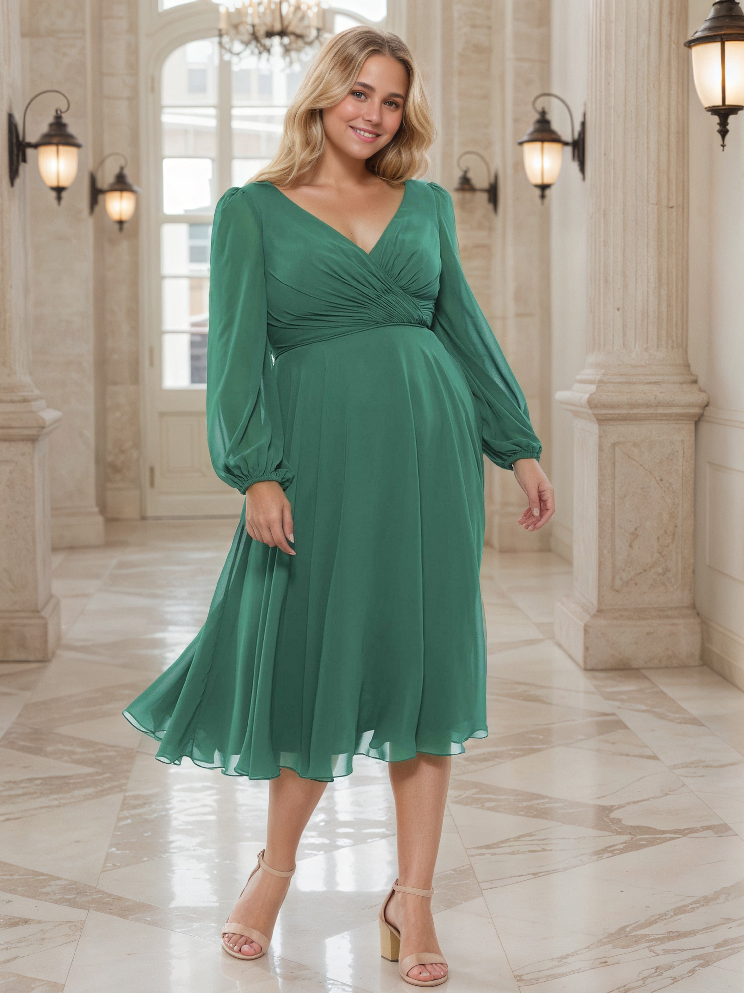 Robe de Bal Verte à Encolure V Grande Taille Coupe A-Line Mi-Longue avec Manches Longues et Plissés