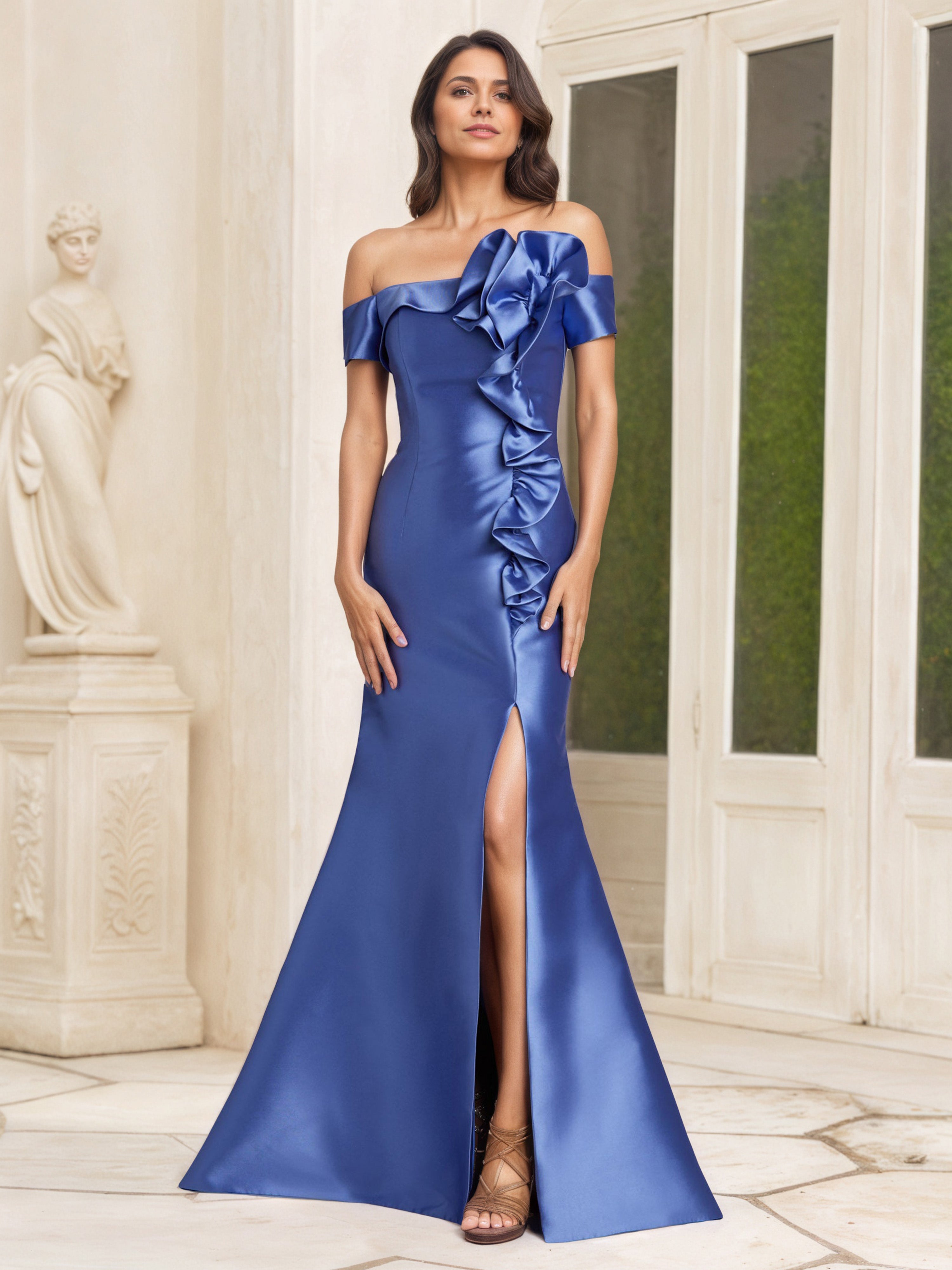 Robe Mère de la Mariée Bleu à Volants Illusion en Satin avec Épaules Dénudées et Fente