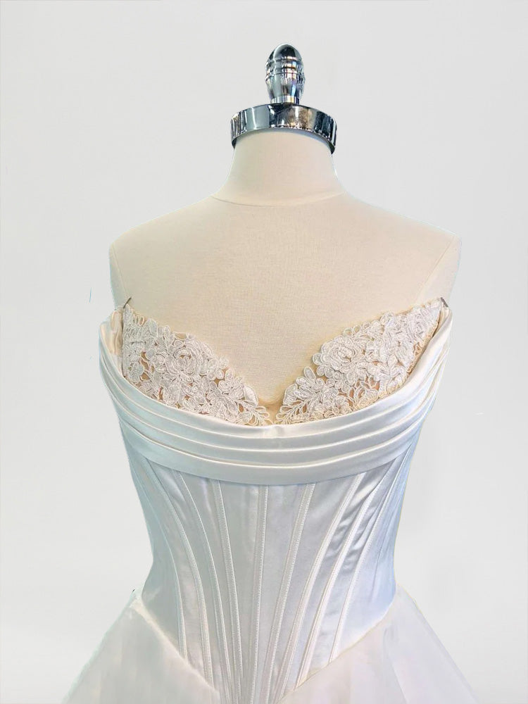 Robe de Soirée BLANC Mousseline et Dentelle Trapèze avec corsage à Appliques