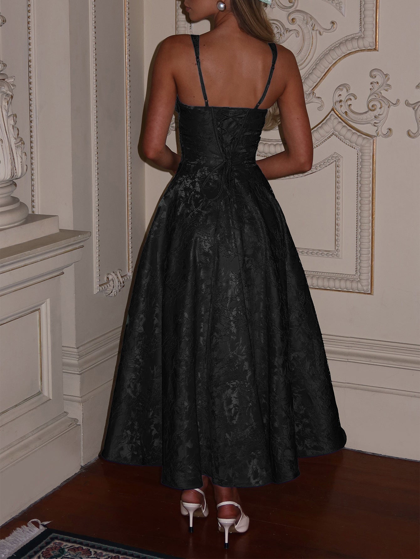 Robe Invitée Mariage Noire Florale Encolure Illusion Bretelles Élégantes