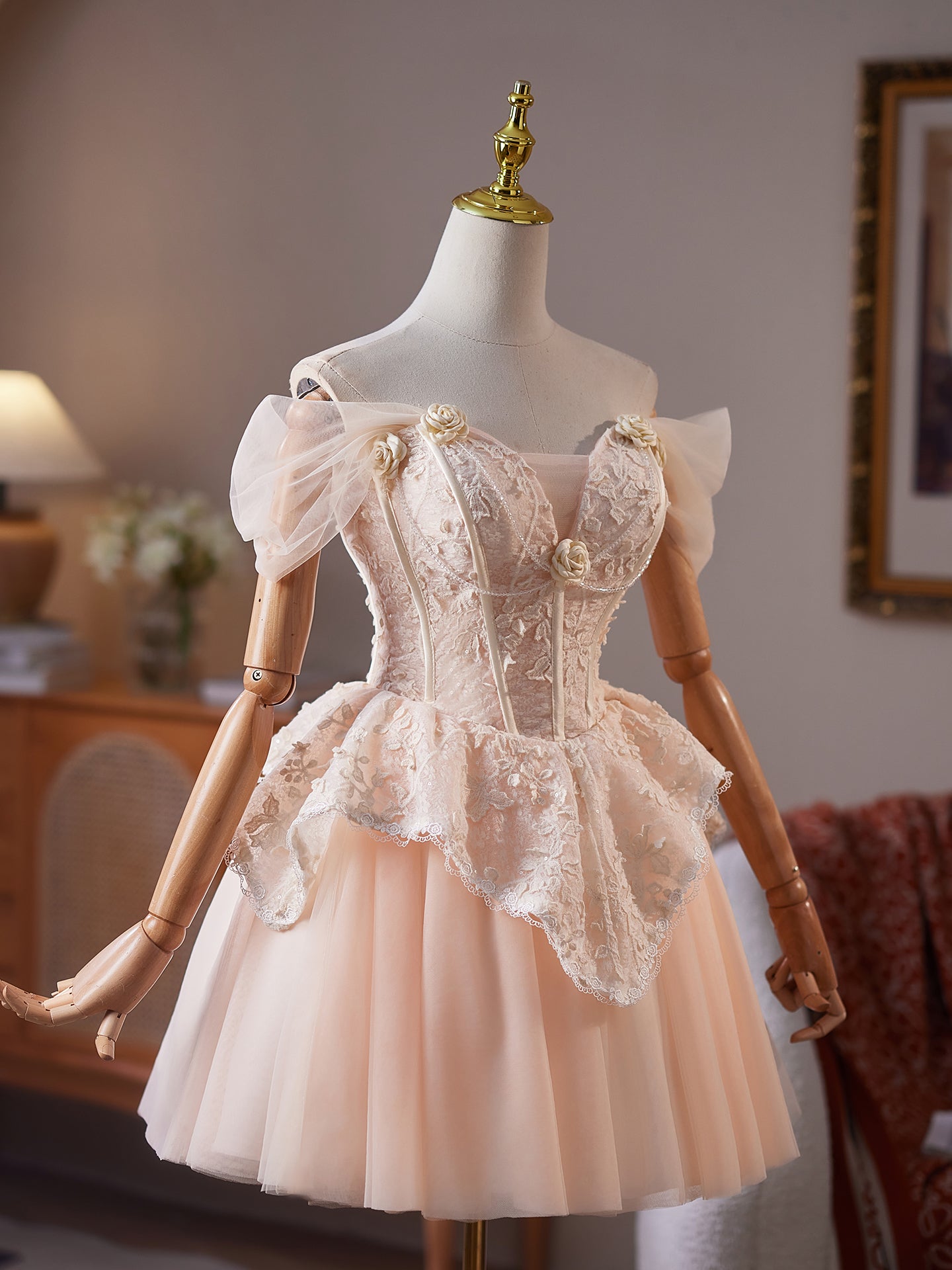 Robe de Homecoming Champagne Coupe A Épaules Dénudées Appliqués Fleurs 3D