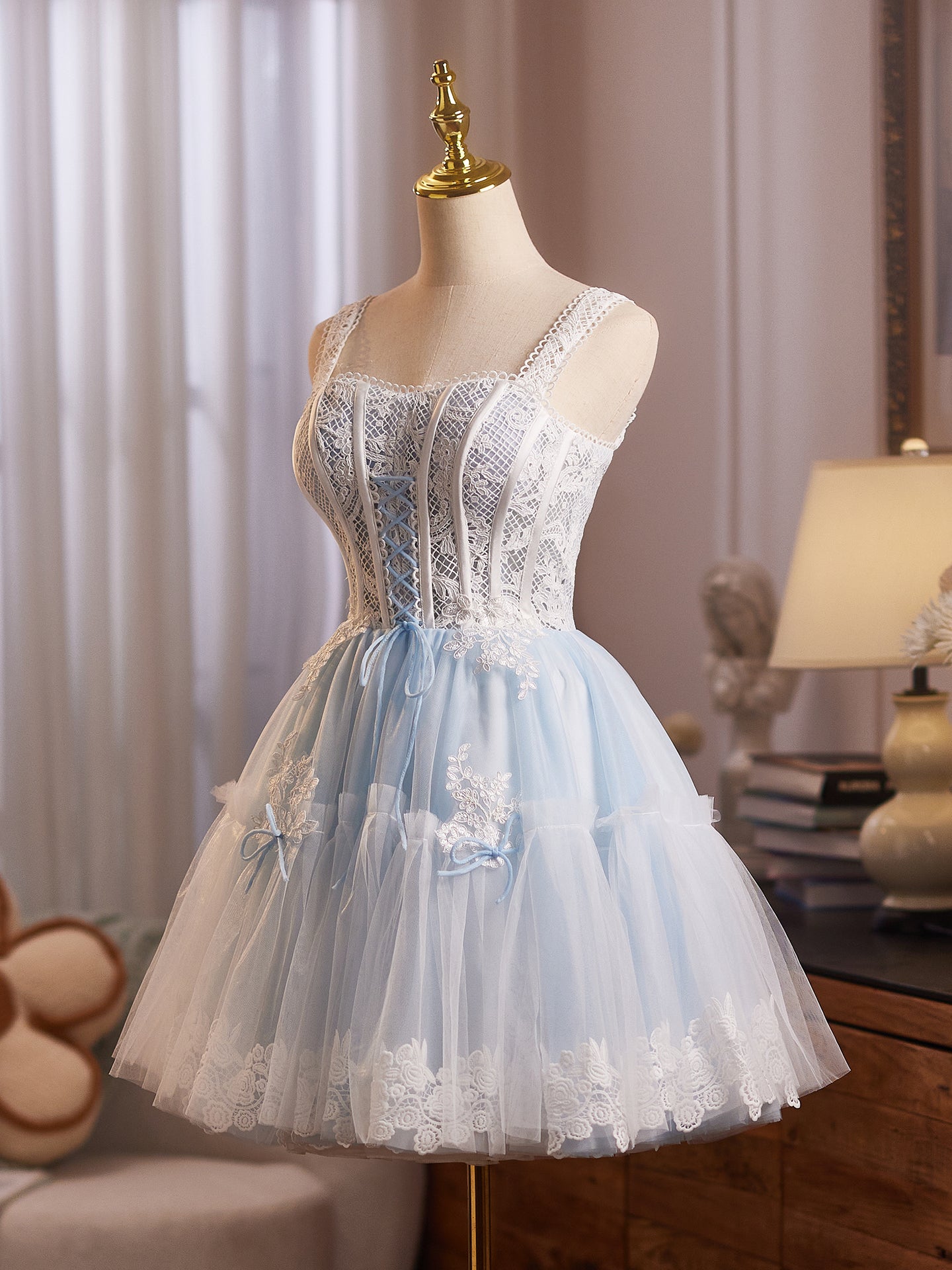 Robe de Homecoming Bleu Ciel en Tulle à Bretelles Appliqués Style A-Line