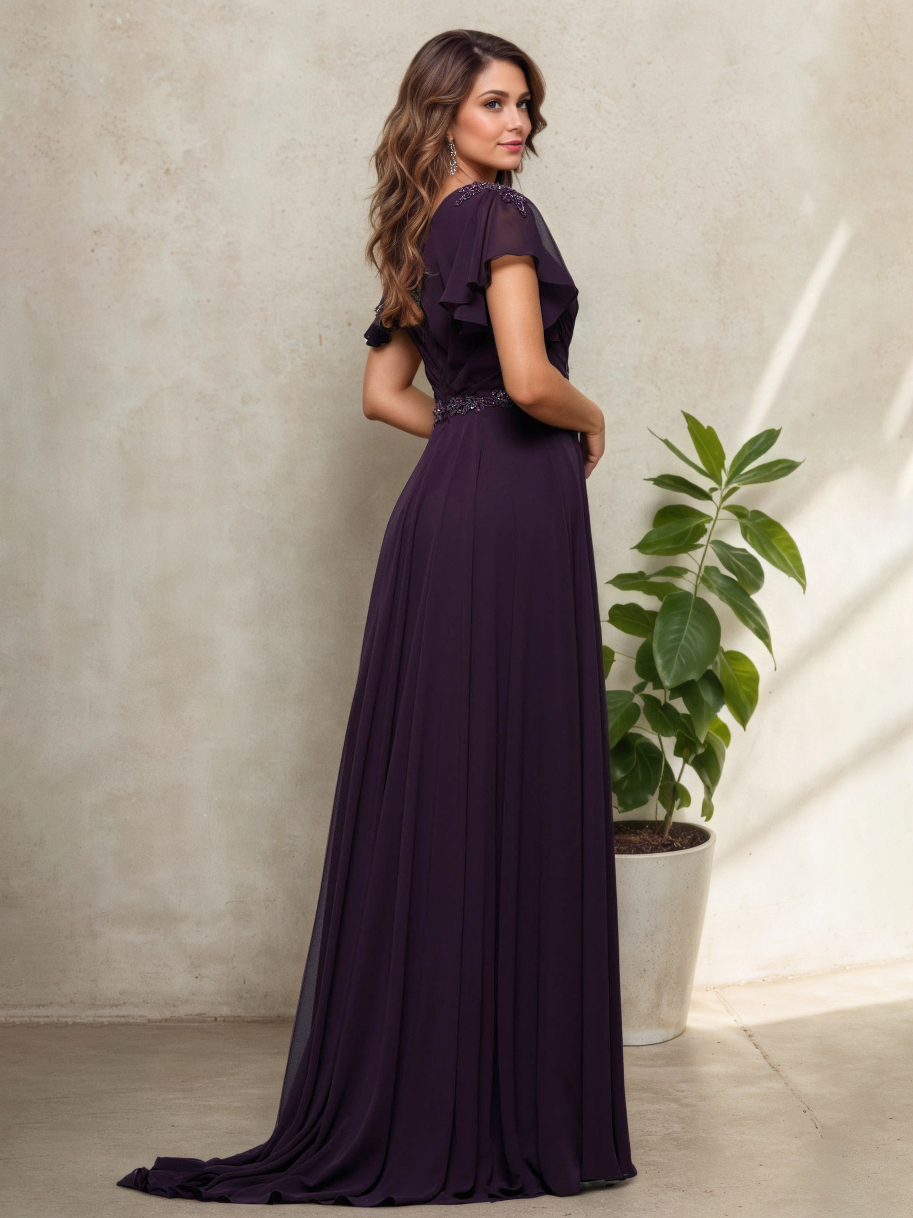 Robe Mère de la Mariée Aubergine à Décolleté en V Manches Courtes Brodées de Perles