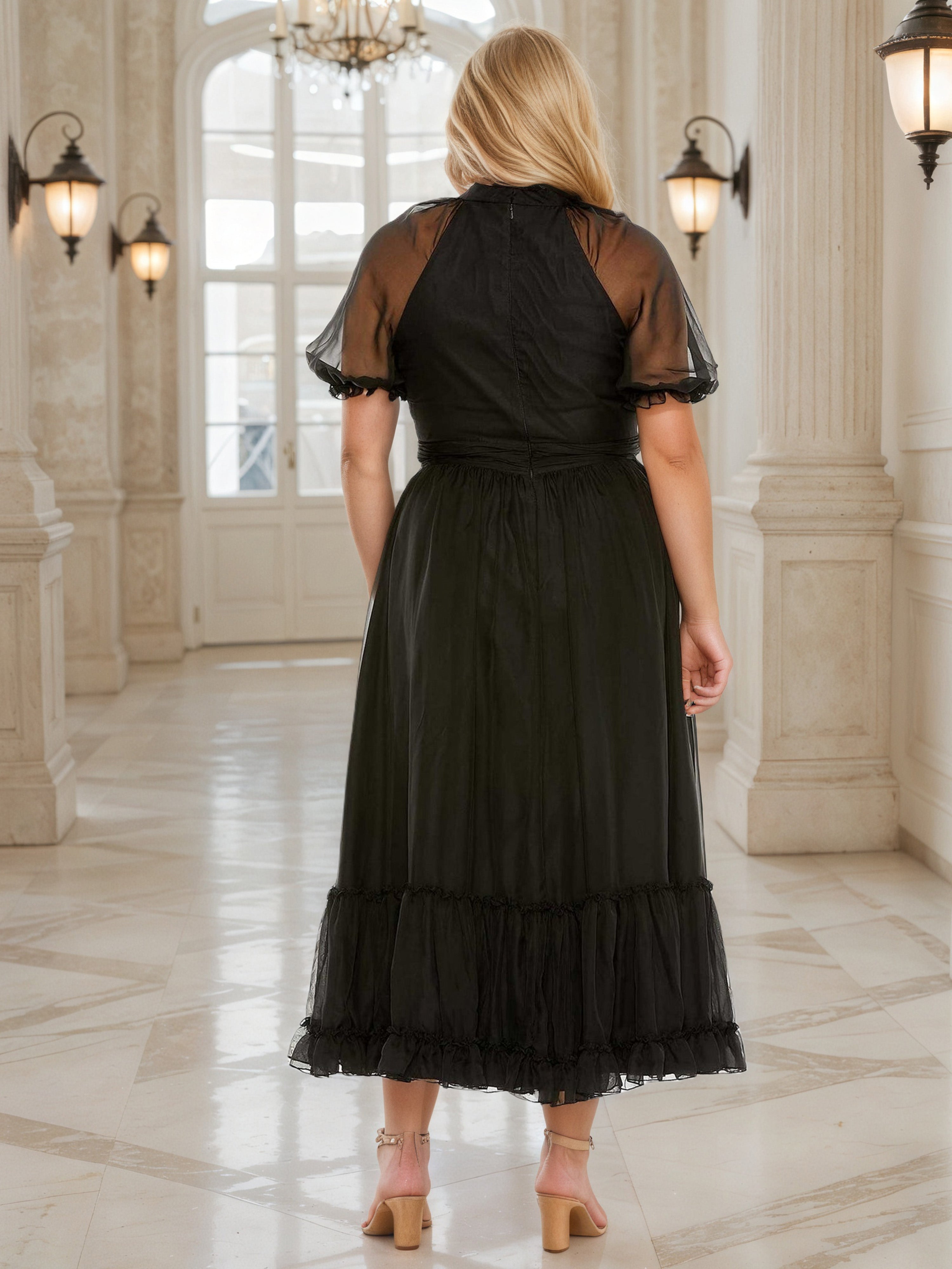Robe de Bal Noire à Encolure Col Claudine Grande Taille Coupe A-Line Mi-Longue à Manches Courtes