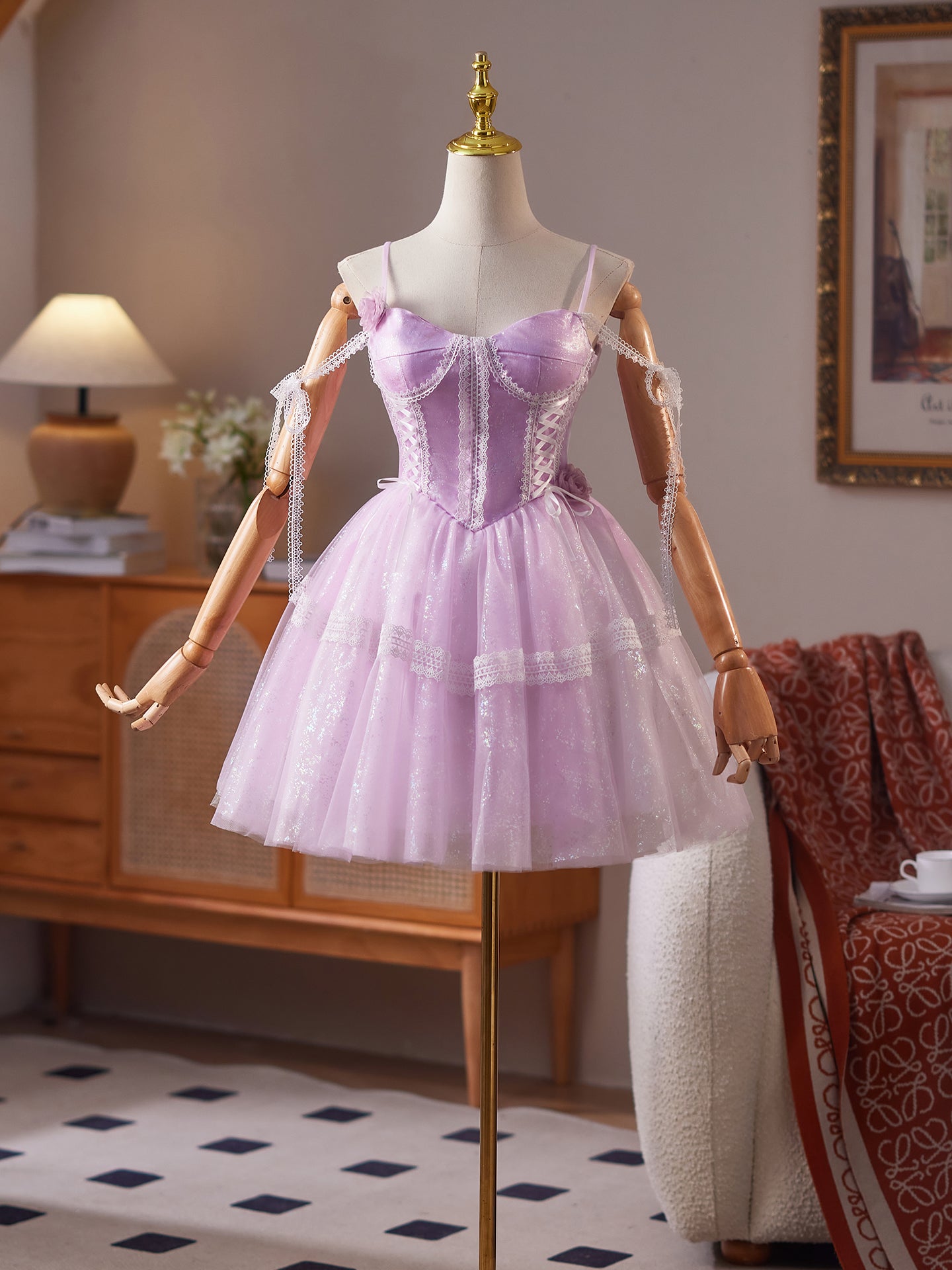 Robe de Homecoming Lilas à Bretelles Fines Coupe A Courte Appliqués Fleurs et Dentelle