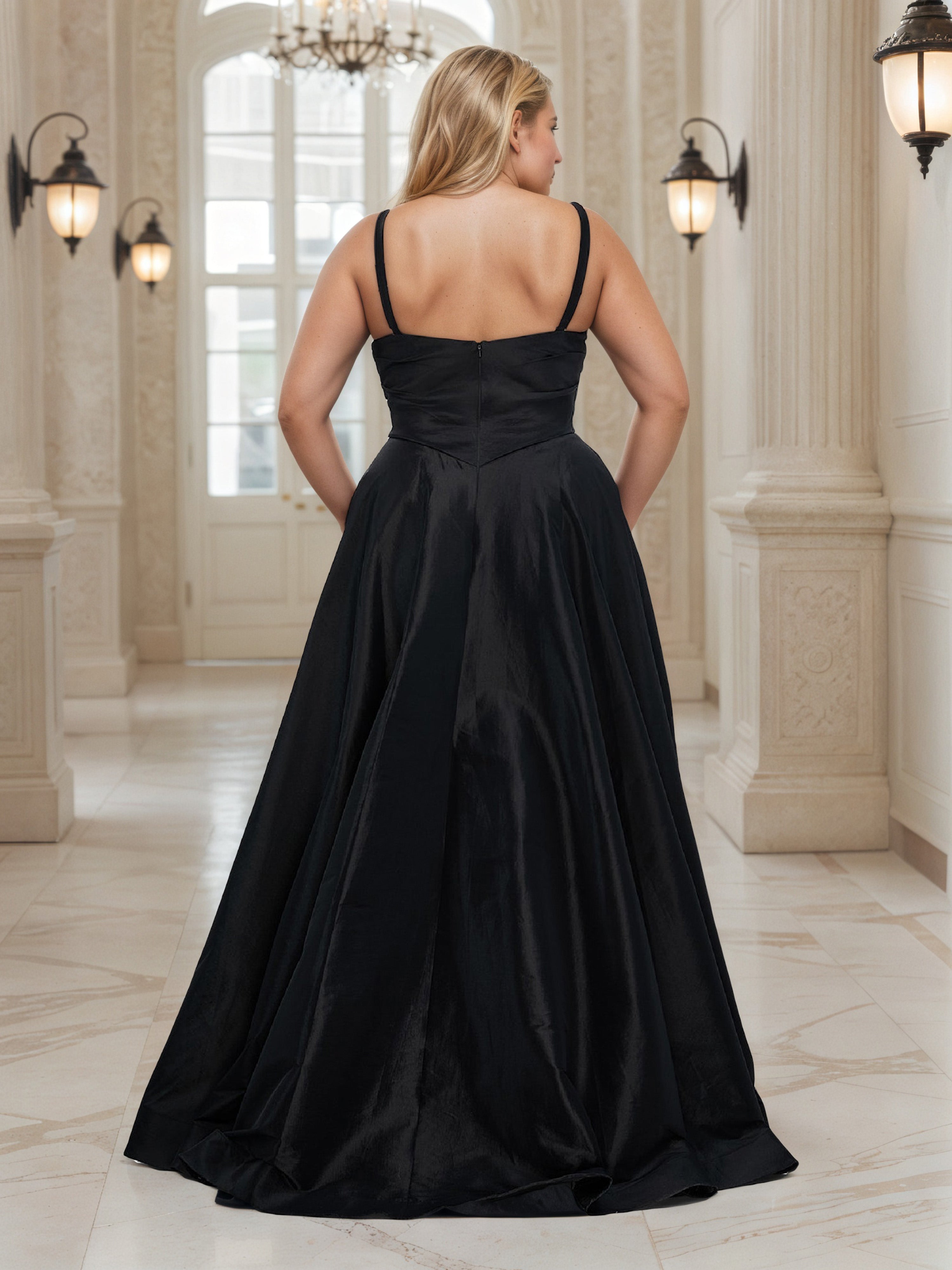 Robe de Bal Noire en Satin à Encolure V et Bretelles Spaghetti Grande Taille Coupe A-Line avec Fente
