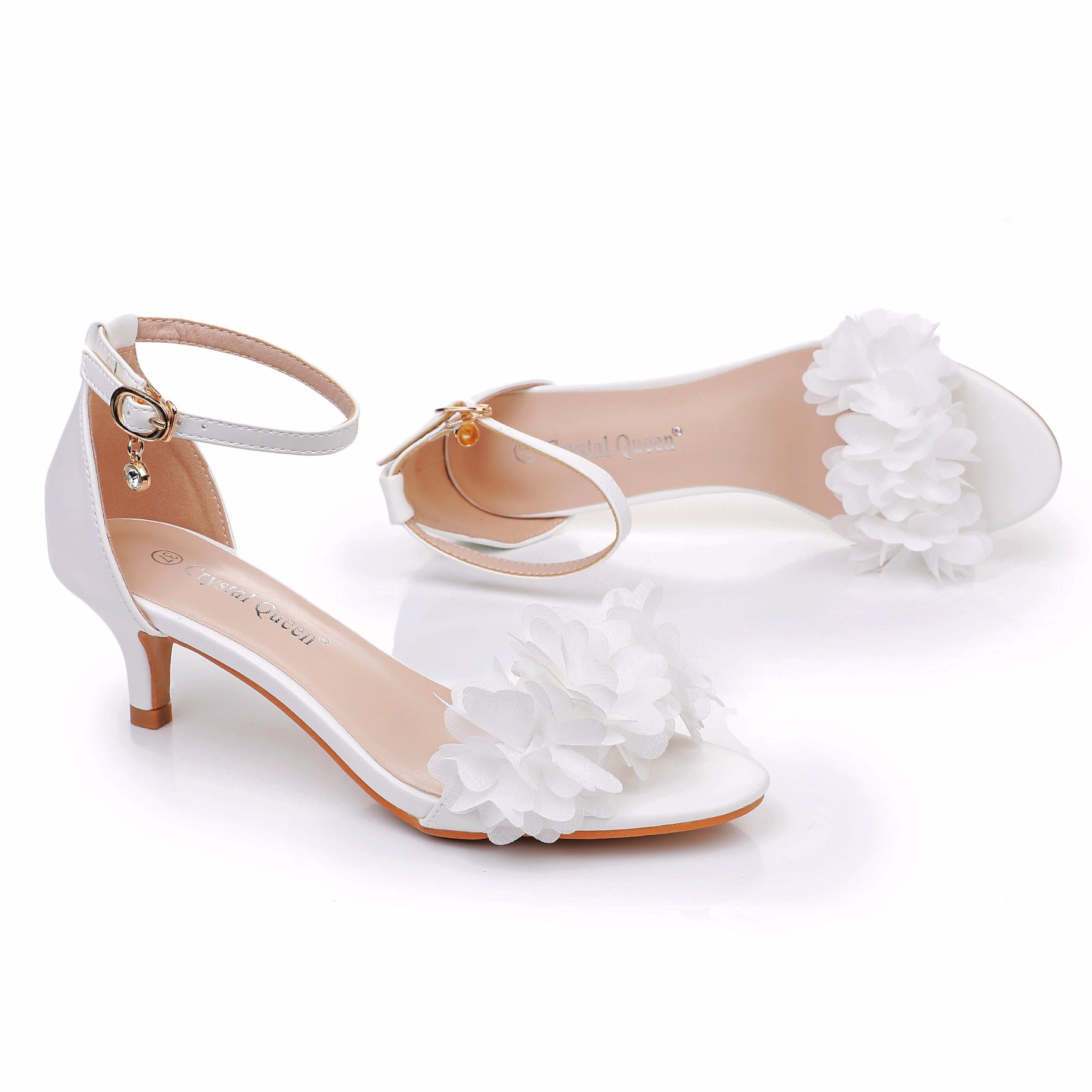 Chaussures de mariage à talons courts avec fleurs en dentelle