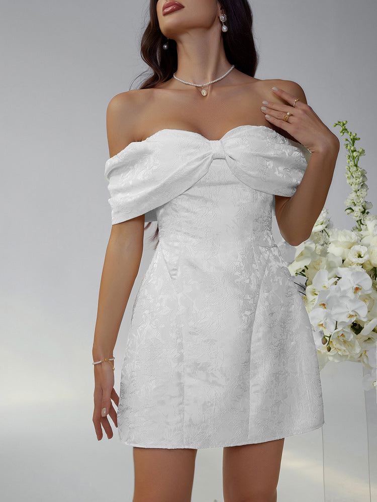 Robe Invitée Mariage Blanche Encolure Illusion à Nœud et Épaules Dénudées