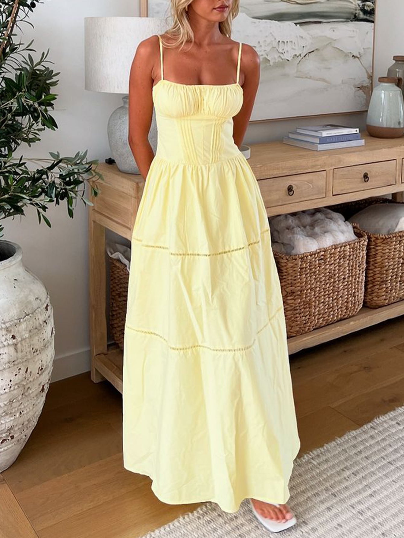 Robe Invitée Mariage JONQUILLE Encolure Carrée à Bretelles Fines
