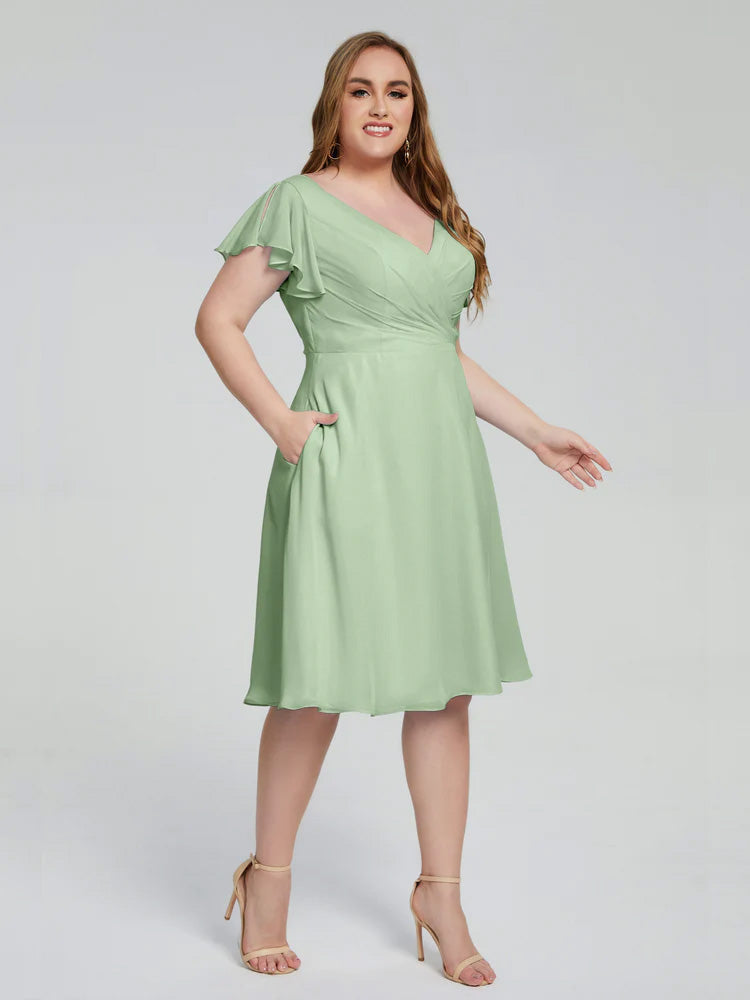 Robes De Demoiselle D'Honneur De Sauge Poussiéreuse Longueur Genou Manches Courtes Mousseline Robes Demoiselle D'Honneur Grande Taille