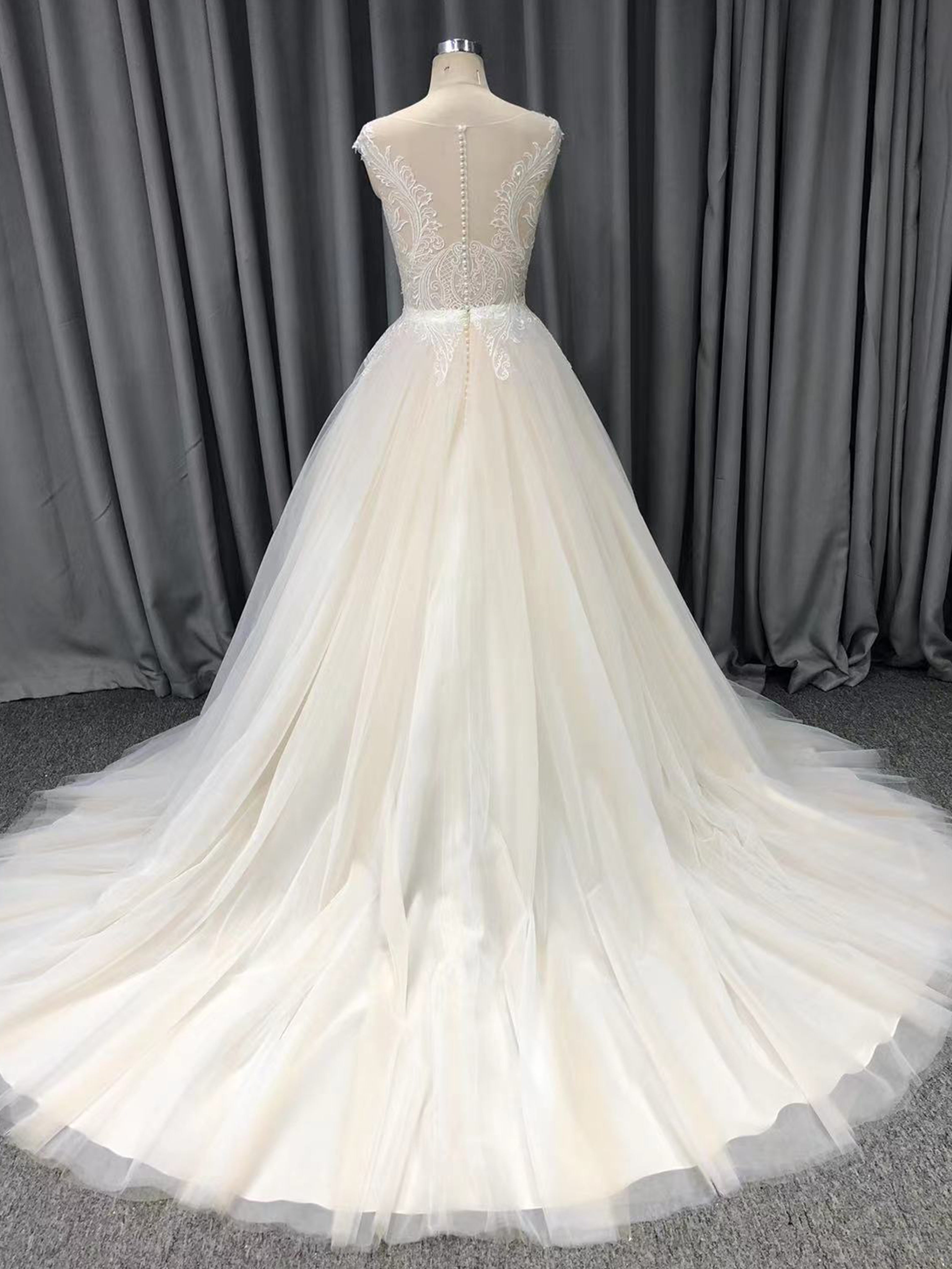 Trapèzes Dentelle Tulle Robes de Mariée Col Rond avec Traîne de Balayage