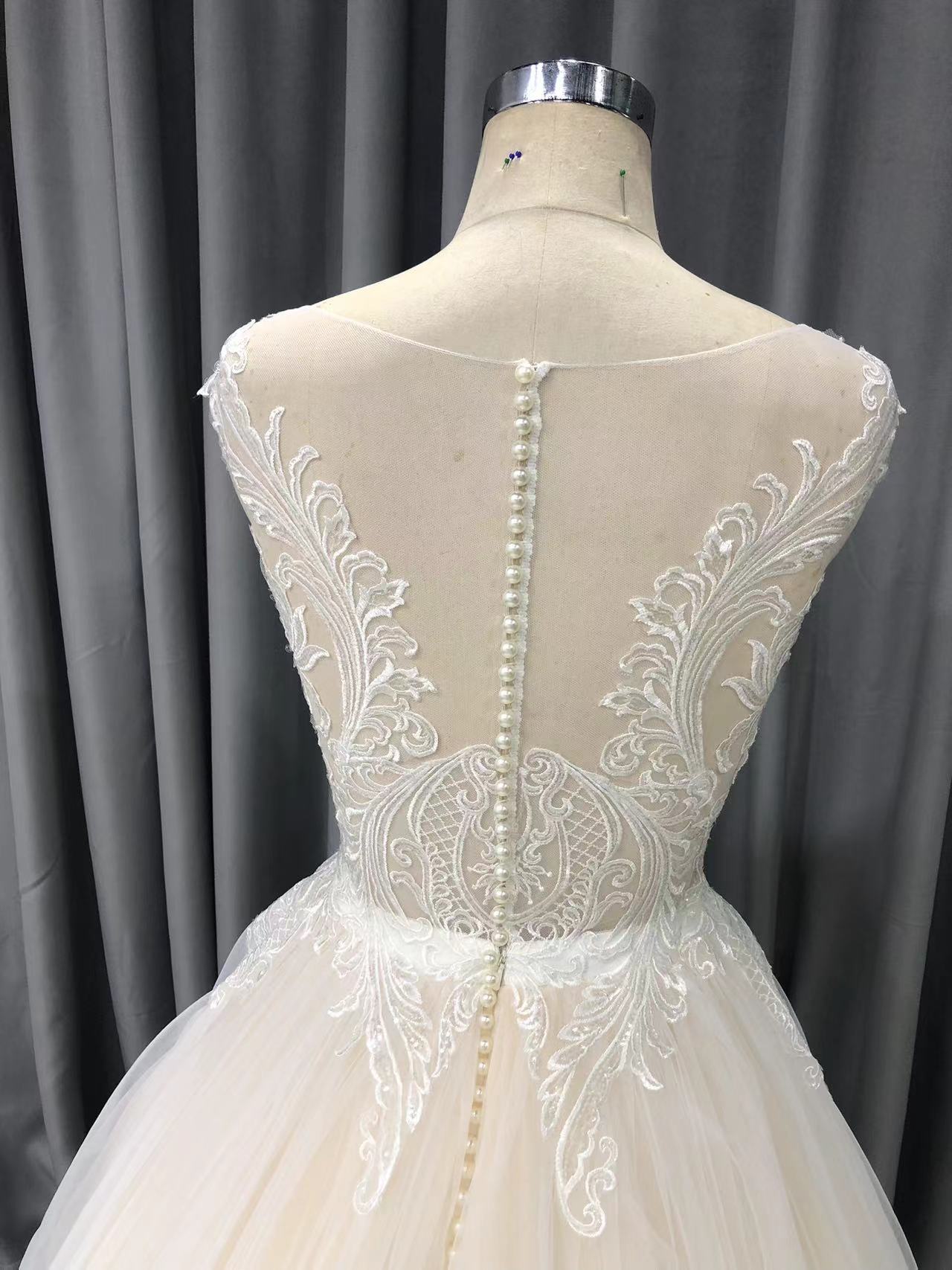 Trapèzes Dentelle Tulle Robes de Mariée Col Rond avec Traîne de Balayage