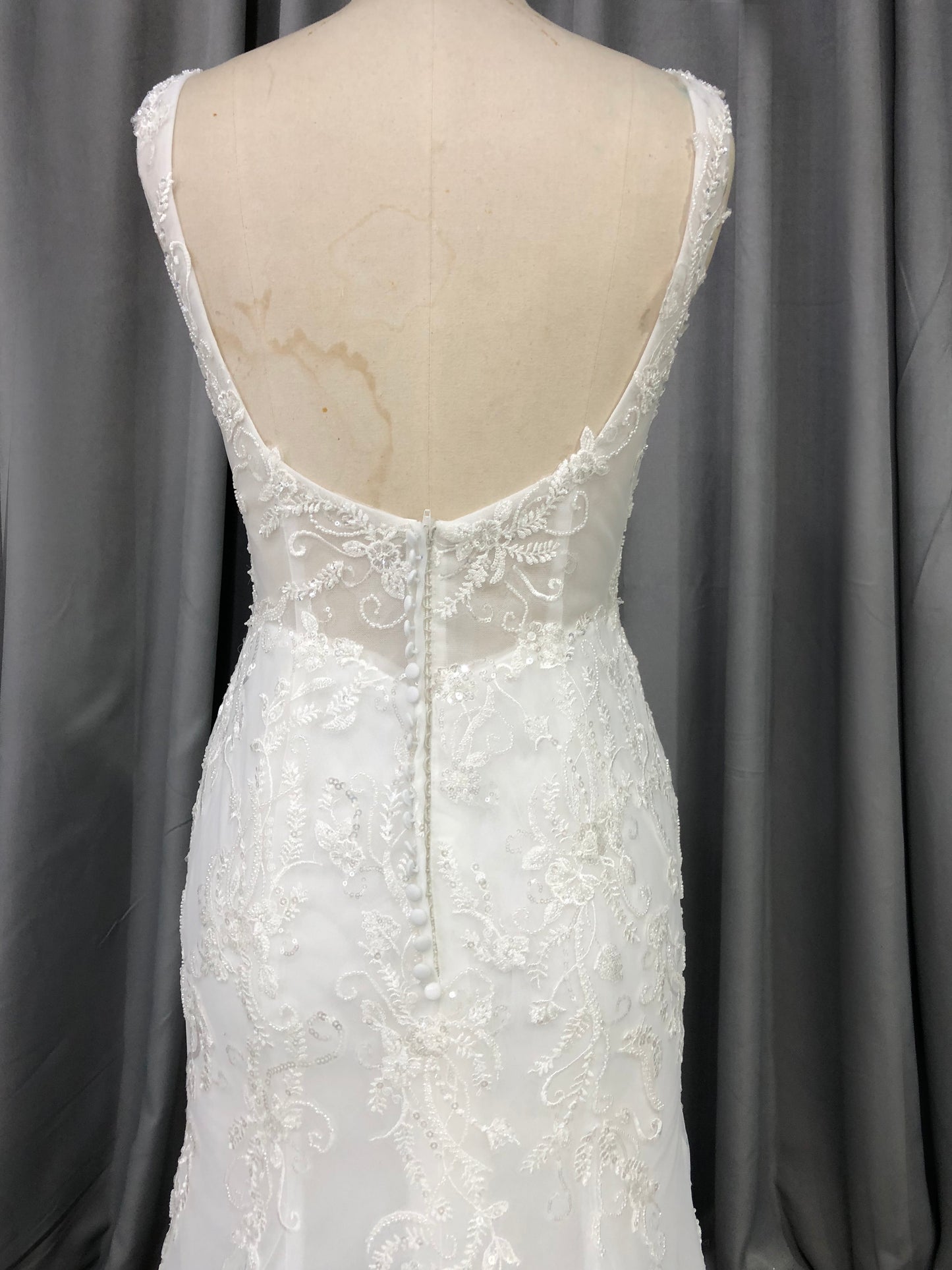 Robe fourreau Col V  Dentelle Robe de Mariée avec la courte traîne
