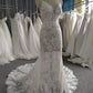 Col V Robe fourreau Dentelle Robe de Mariée avec la traîne de balayage