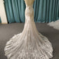 Col V Robe fourreau Dentelle Robe de Mariée avec la traîne de balayage