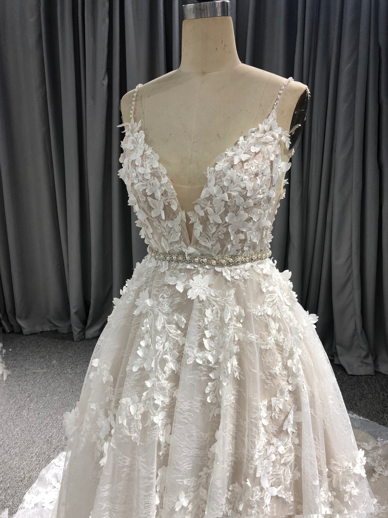 Robe Trapèze En Velours Ornée De Dentelle