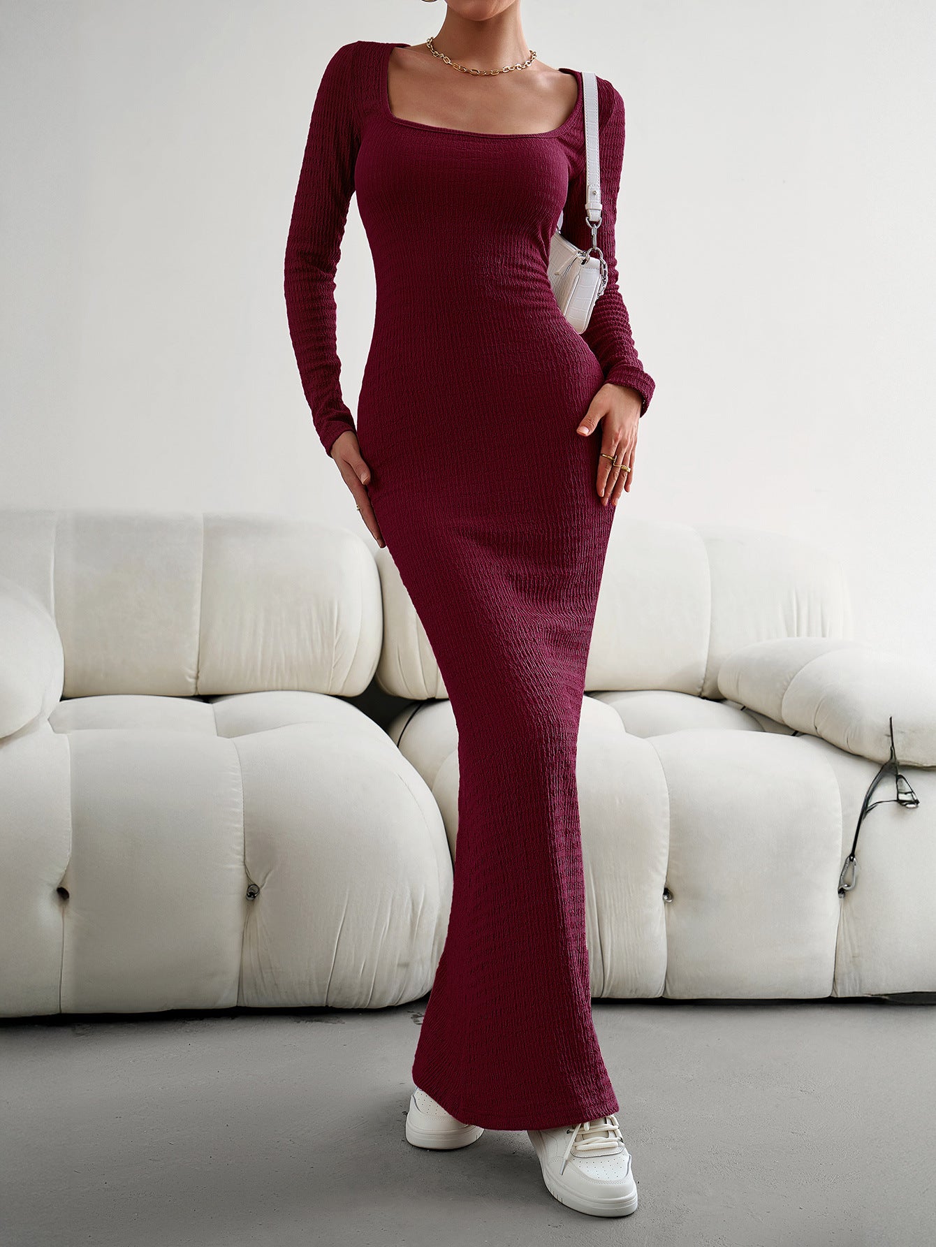 Robe Invitée Mariage BORDEAUX Encolure Carrée Manches Longues Coupe Fourreau