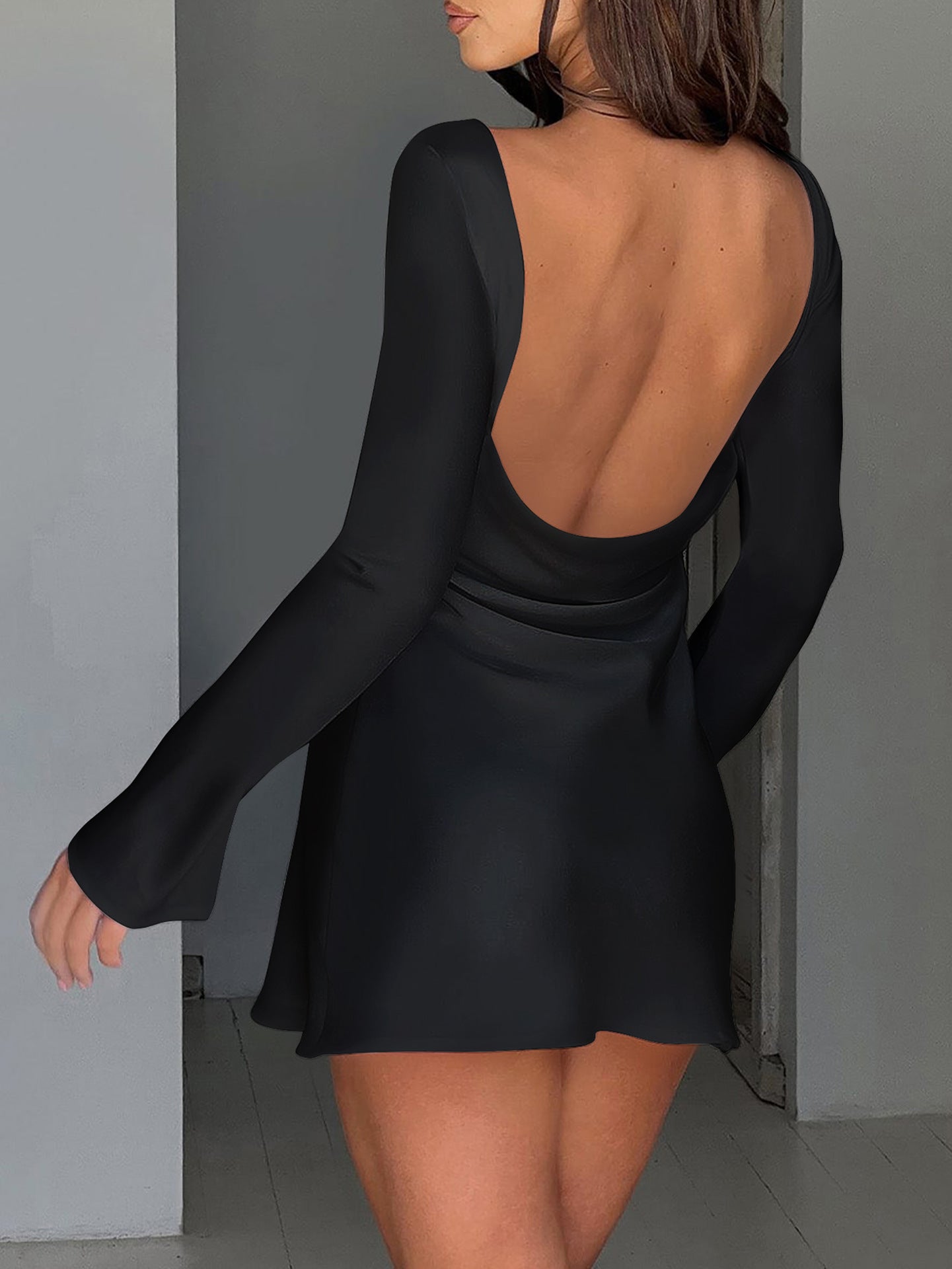 Robe Invitée Mariage Noir à Manches Longues Dos Nu avec Encolure Ras du Cou