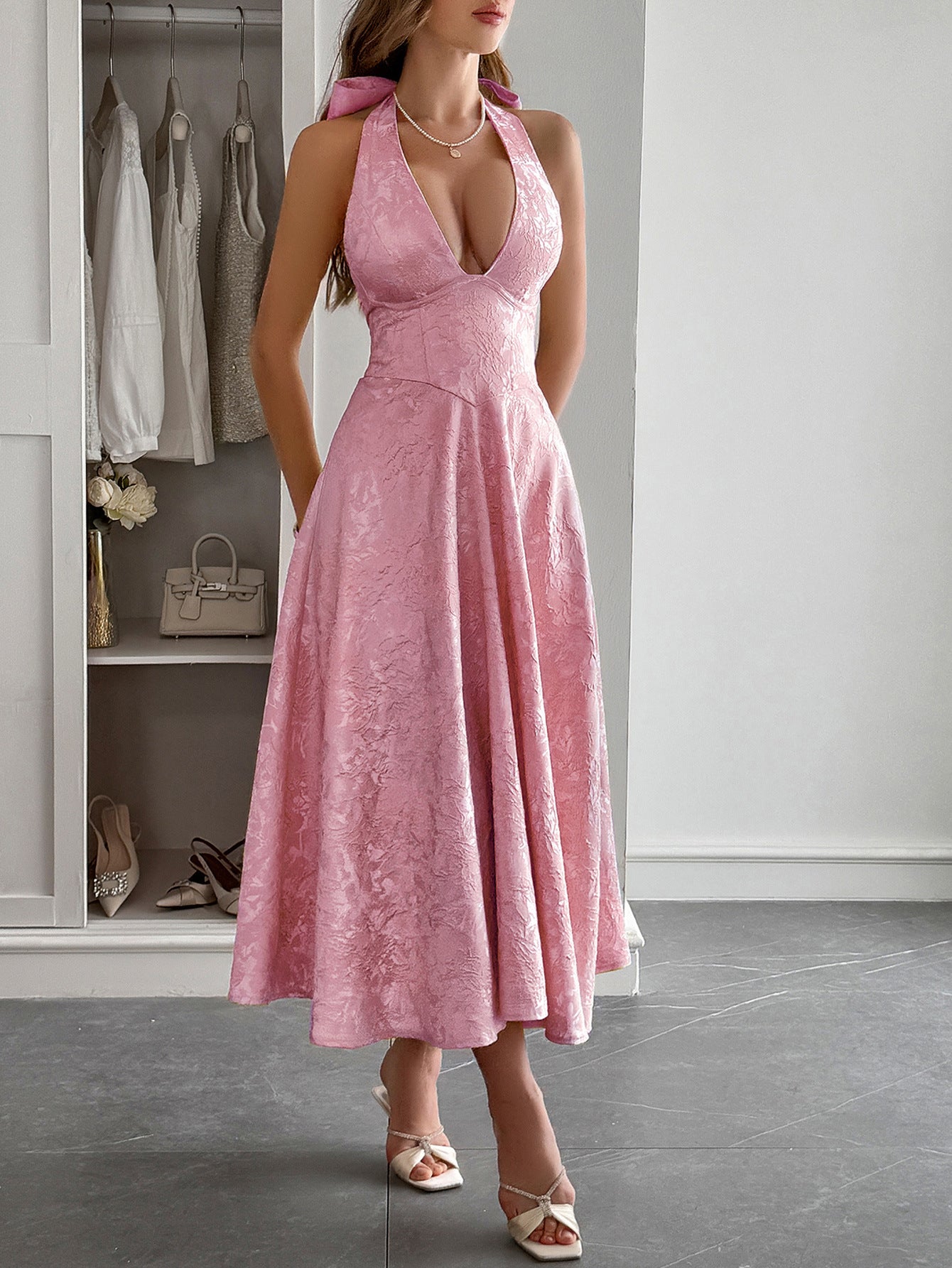 Robe Invitée Mariage Rose Coupe A Encolure Licou Sans Manches avec Lacets