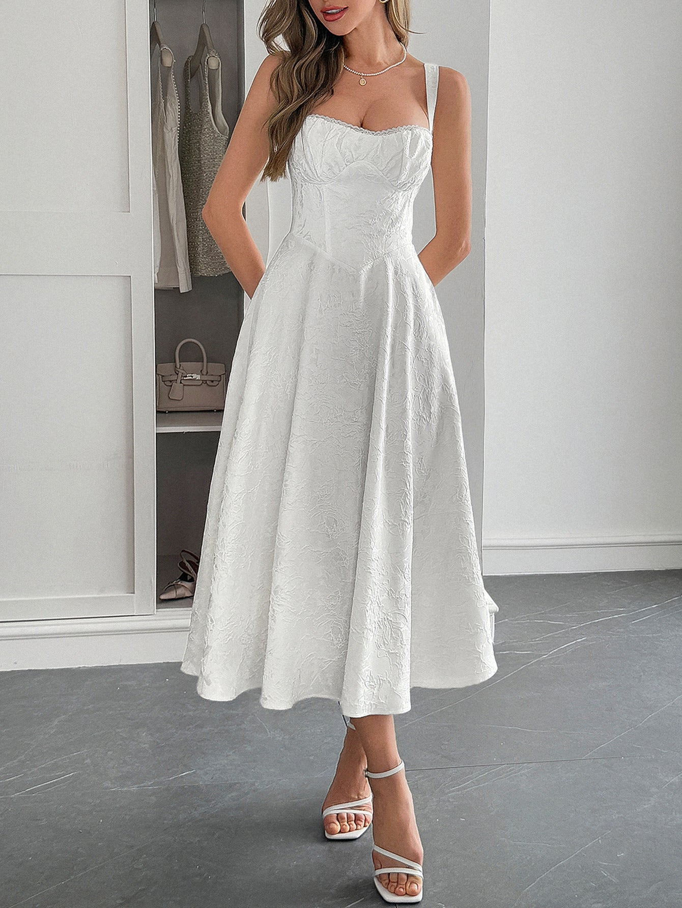 Robe Invitée Mariage Blanche Coupe A à Bretelles