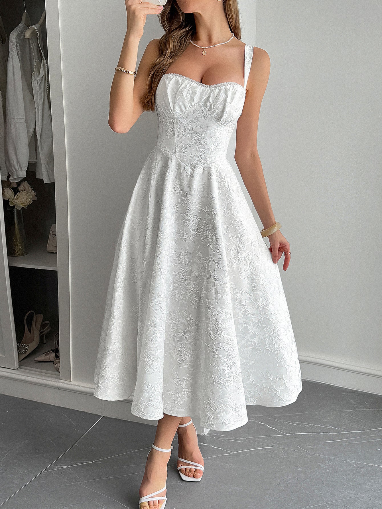 Robe Invitée Mariage Blanche Coupe A à Bretelles