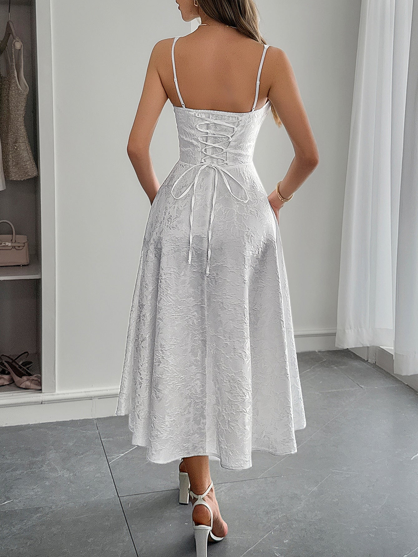 Robe Invitée Mariage Blanche Coupe A à Bretelles