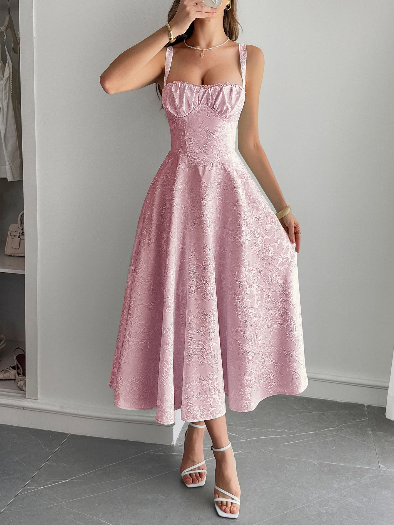 Robe Invitée Mariage Rose Coupe A à Bretelles