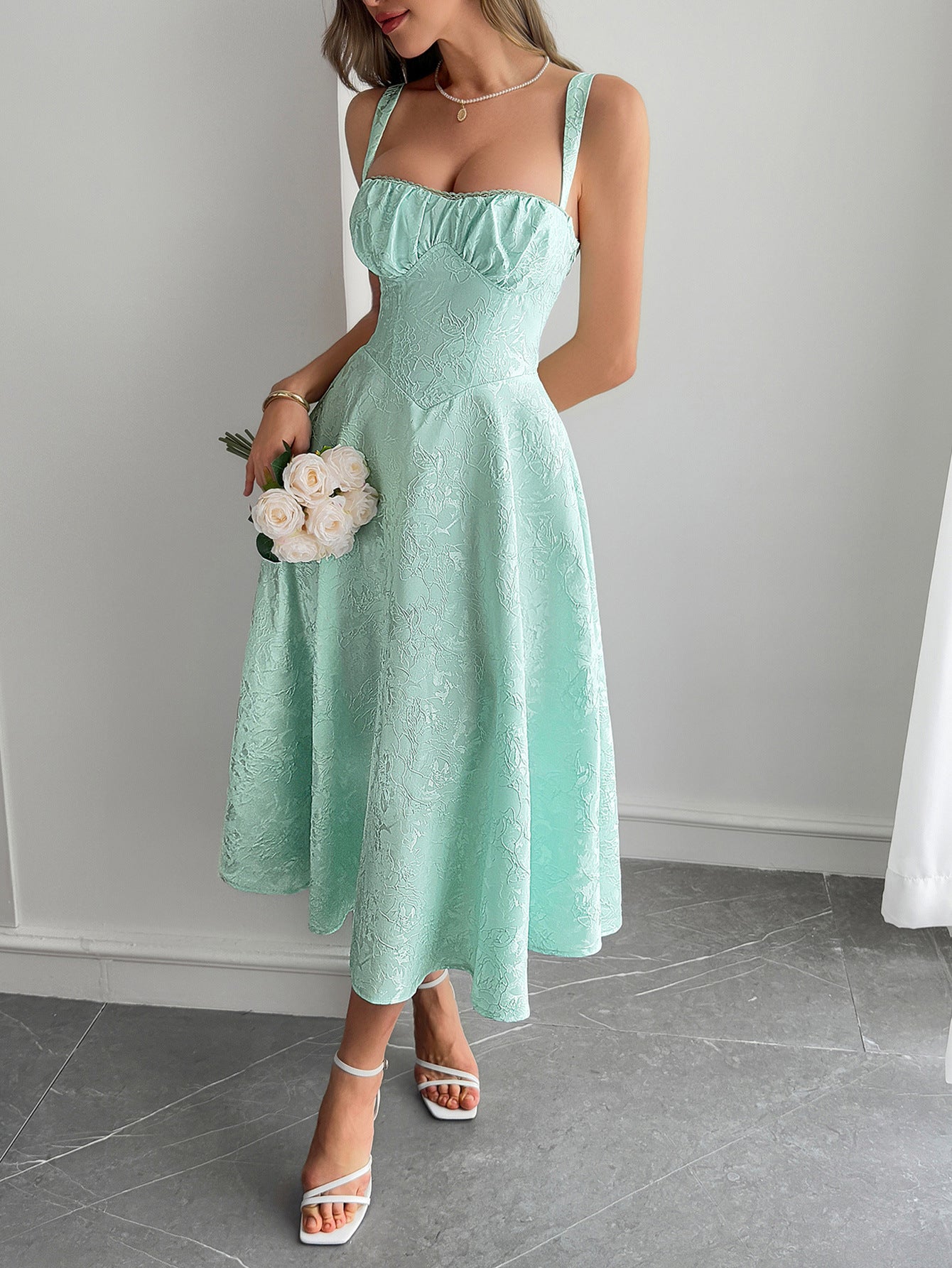 Robe Invitée Mariage VERT_MENTHE Coupe A à Bretelles