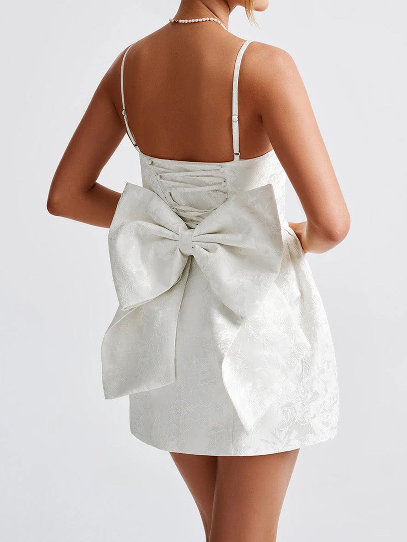 Robe Invitée Mariage BLANC Florale à Bretelles Fines Avec Nœud Décoratif