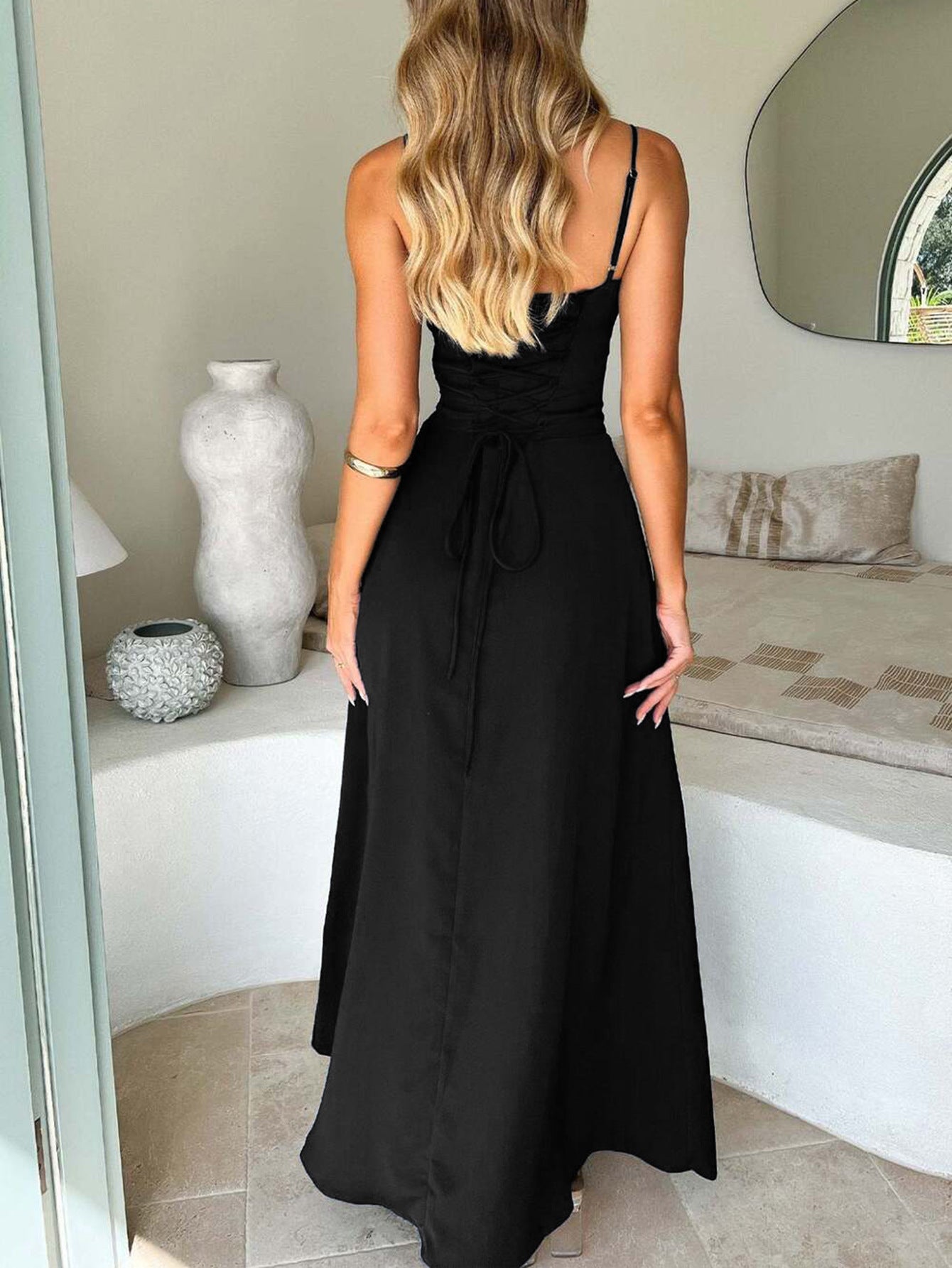 Robe Invitée Mariage Noir Élégante à Bretelles Fines Sans Manches