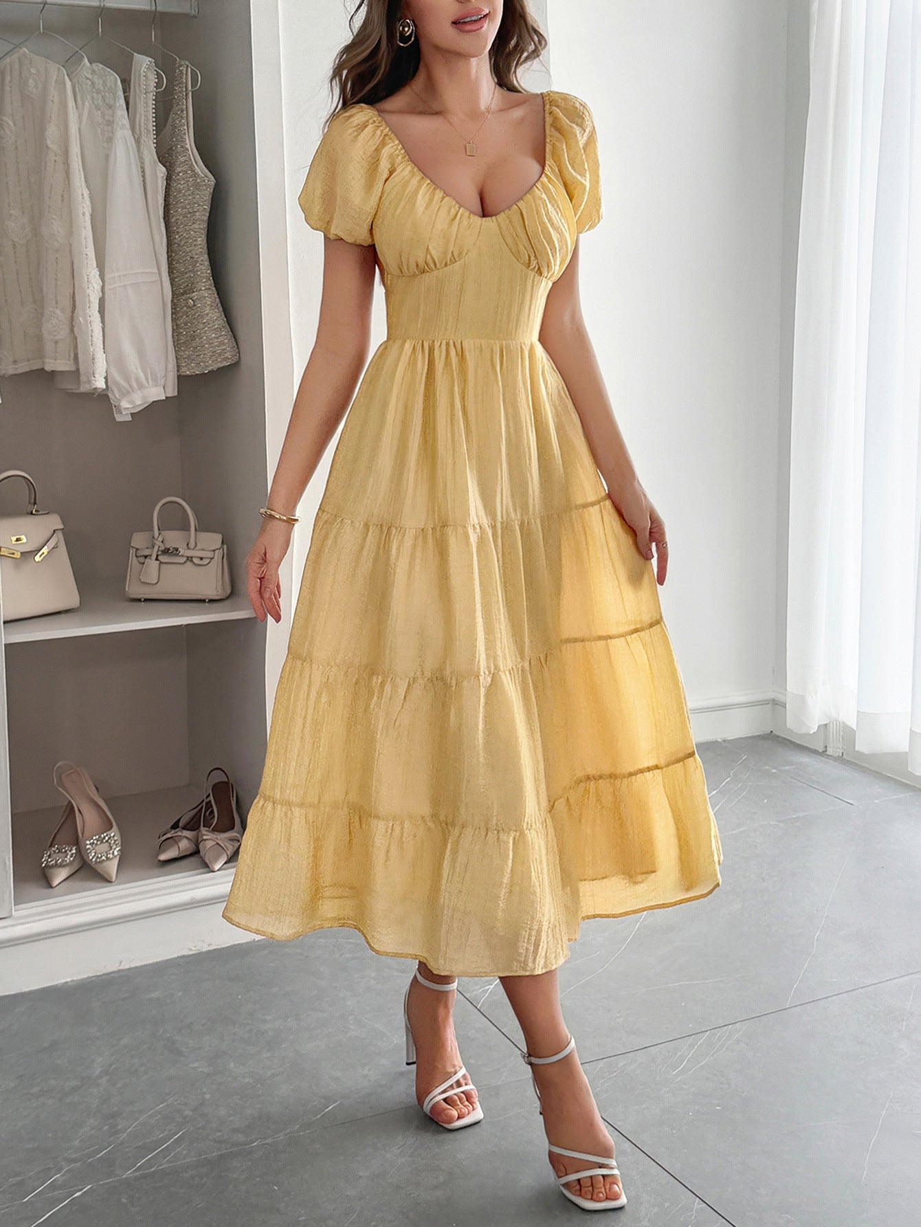 Robe Invitée Mariage OR Encolure V à Superpositions Coupe A