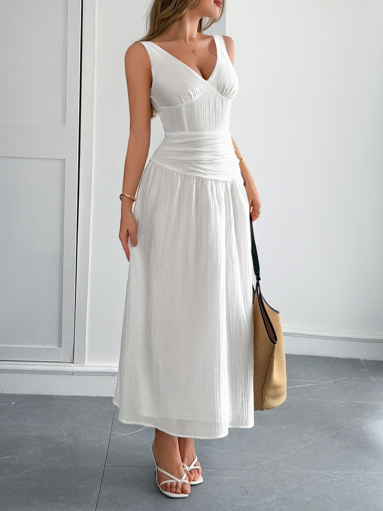 Robe Invitée Mariage Blanche Encolure V Coupe A
