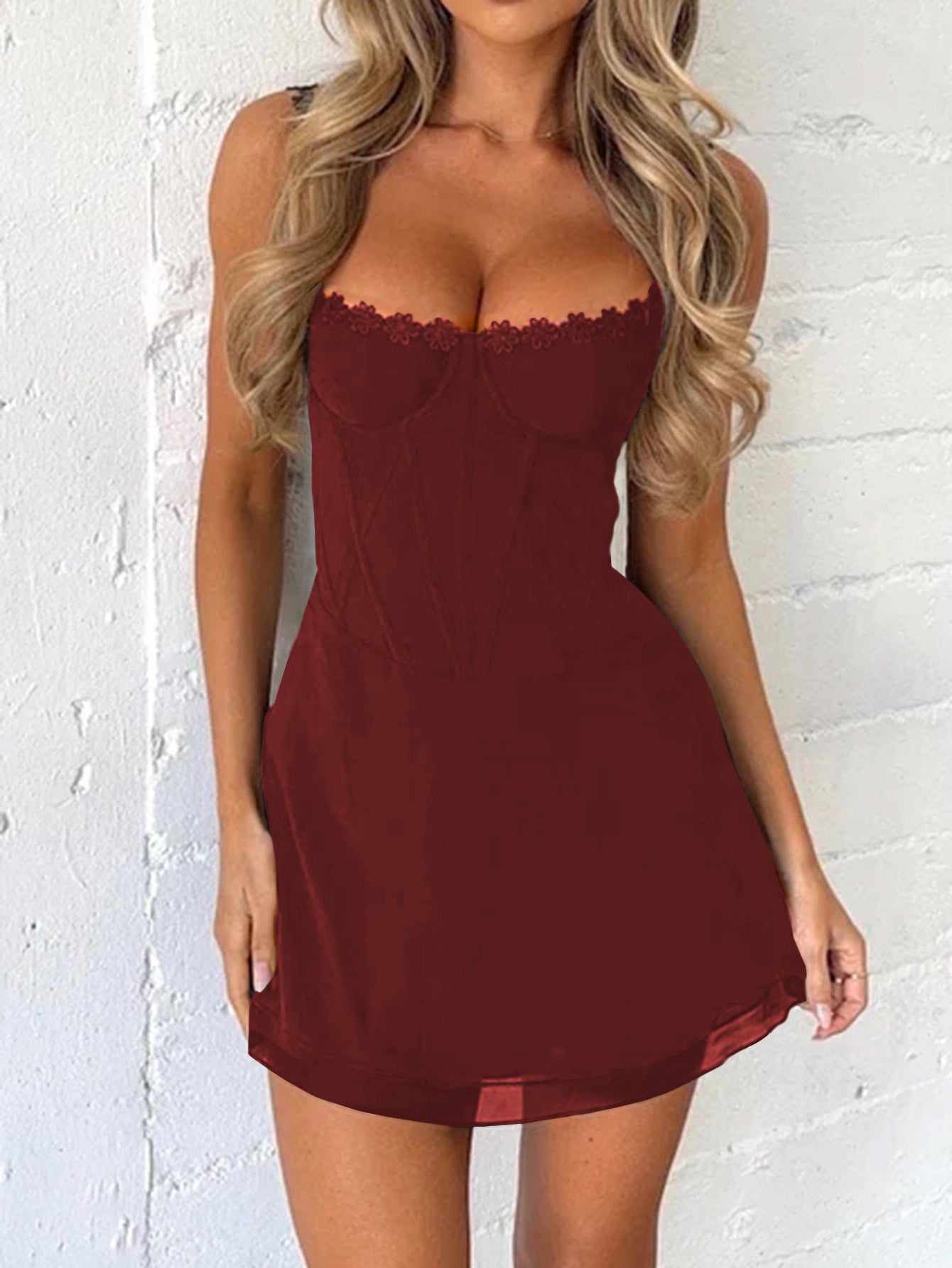 Robe Invitée Mariage BORDEAUX en Dentelle Bretelles Fines Coupe Fourreau