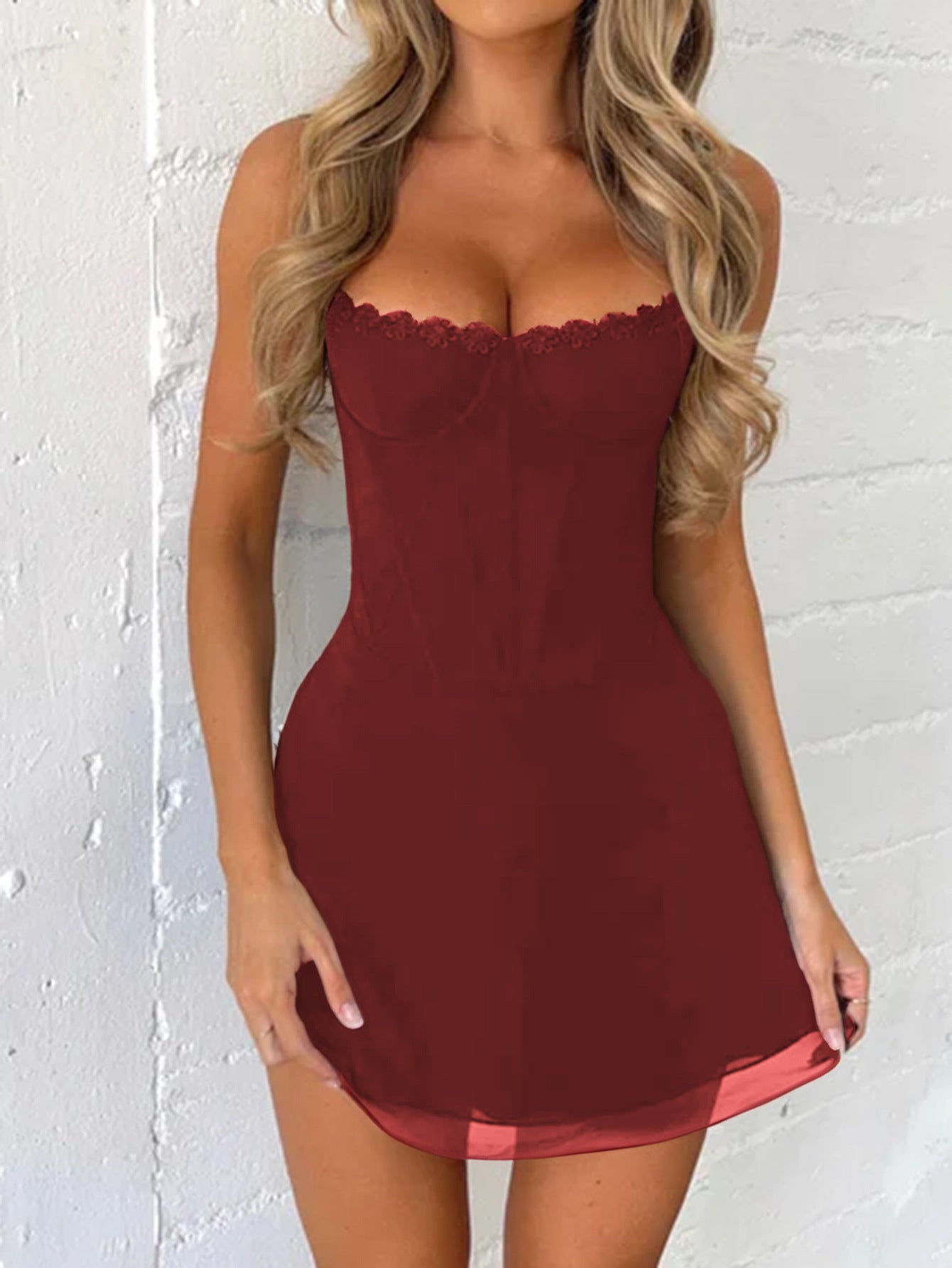 Robe Invitée Mariage BORDEAUX en Dentelle Bretelles Fines Coupe Fourreau