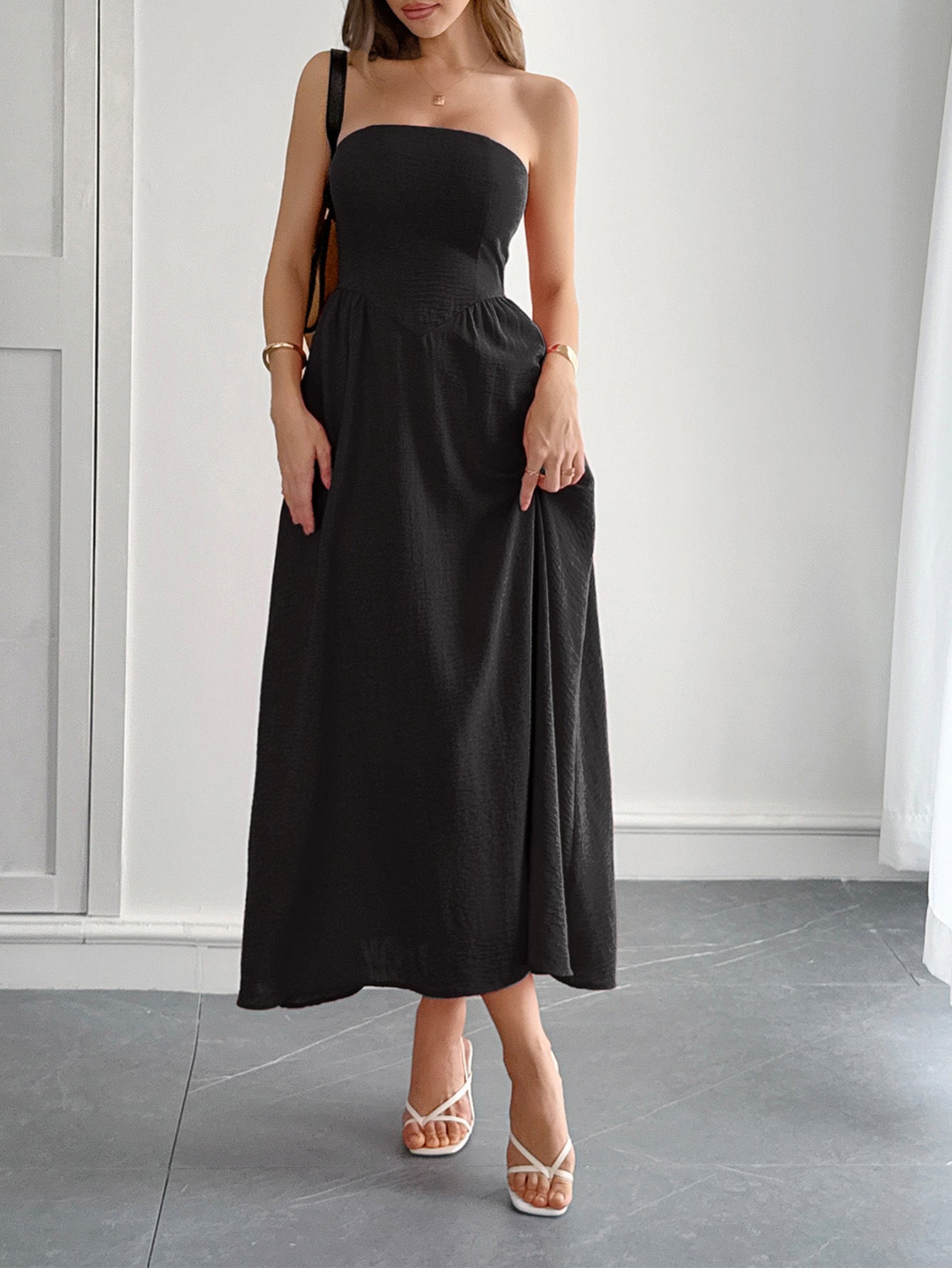 Robe Invitée Mariage Noir Uni Élégante Coupe A Longue