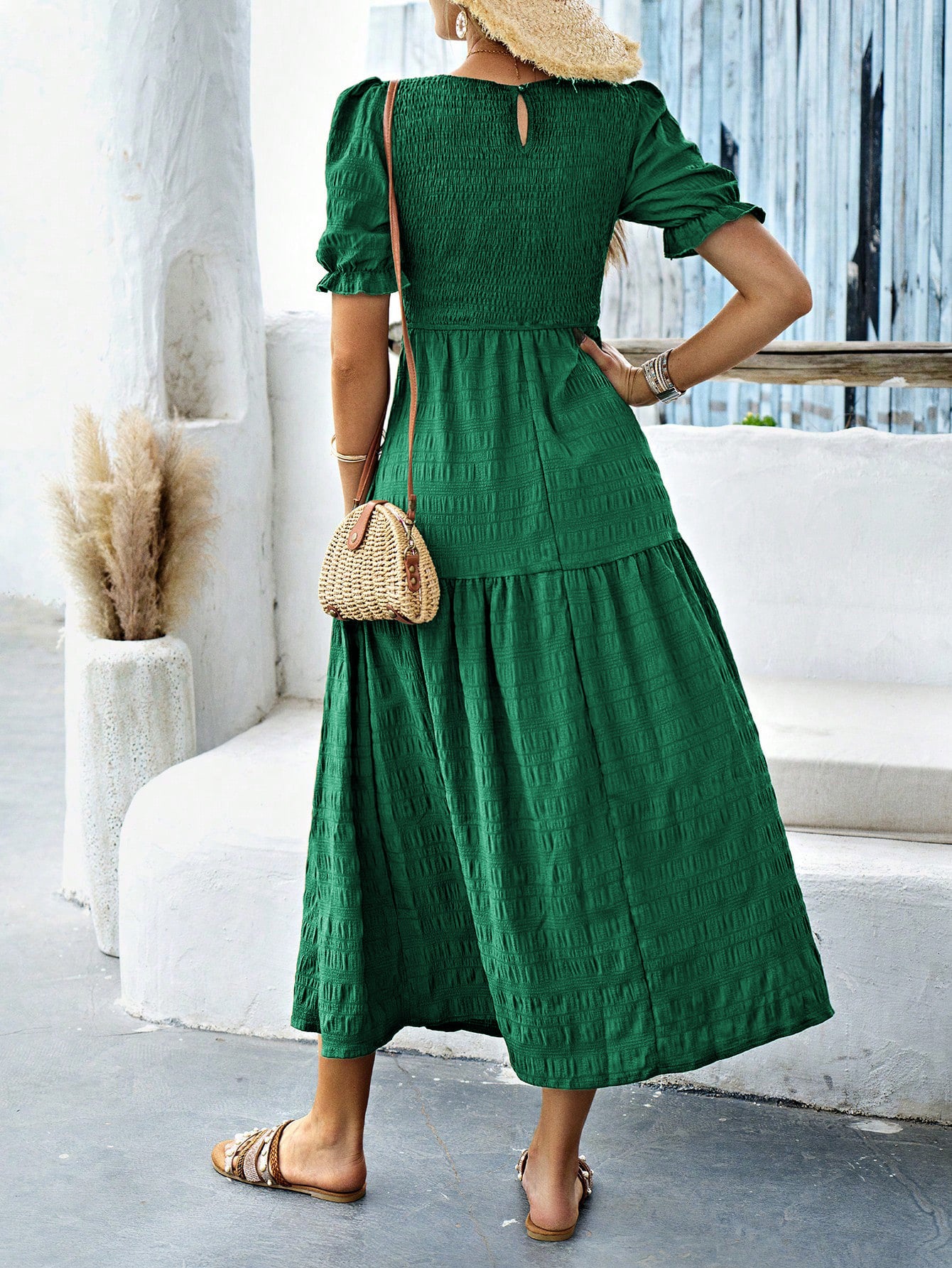 Robe Invitée Mariage EMERAUDE à Manches Courtes Encolure Ras du Cou