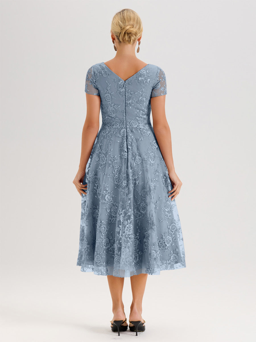 Cicinia Bleu Poudré Robe Mère De La Mariée Col Ras Du Cou Manches Courtes En Mousseline Et Dentelle Longueur Mi-Mollet