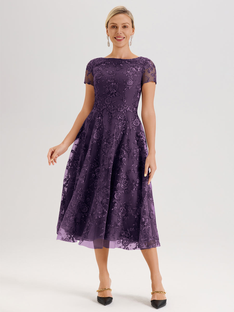 Cicinia Plum Robe Mère De La Mariée Col Ras Du Cou Manches Courtes En Mousseline Et Dentelle Longueur Mi-Mollet