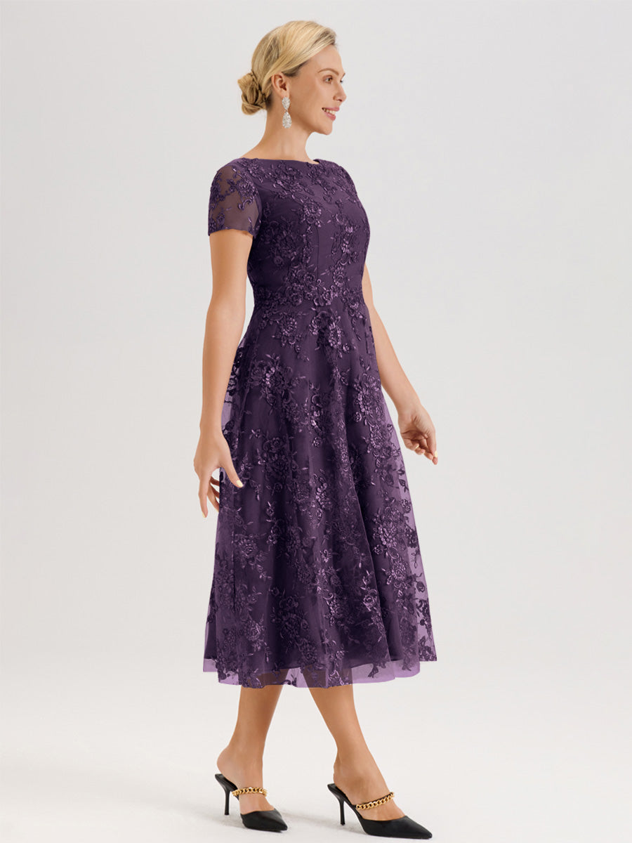 Cicinia Plum Robe Mère De La Mariée Col Ras Du Cou Manches Courtes En Mousseline Et Dentelle Longueur Mi-Mollet