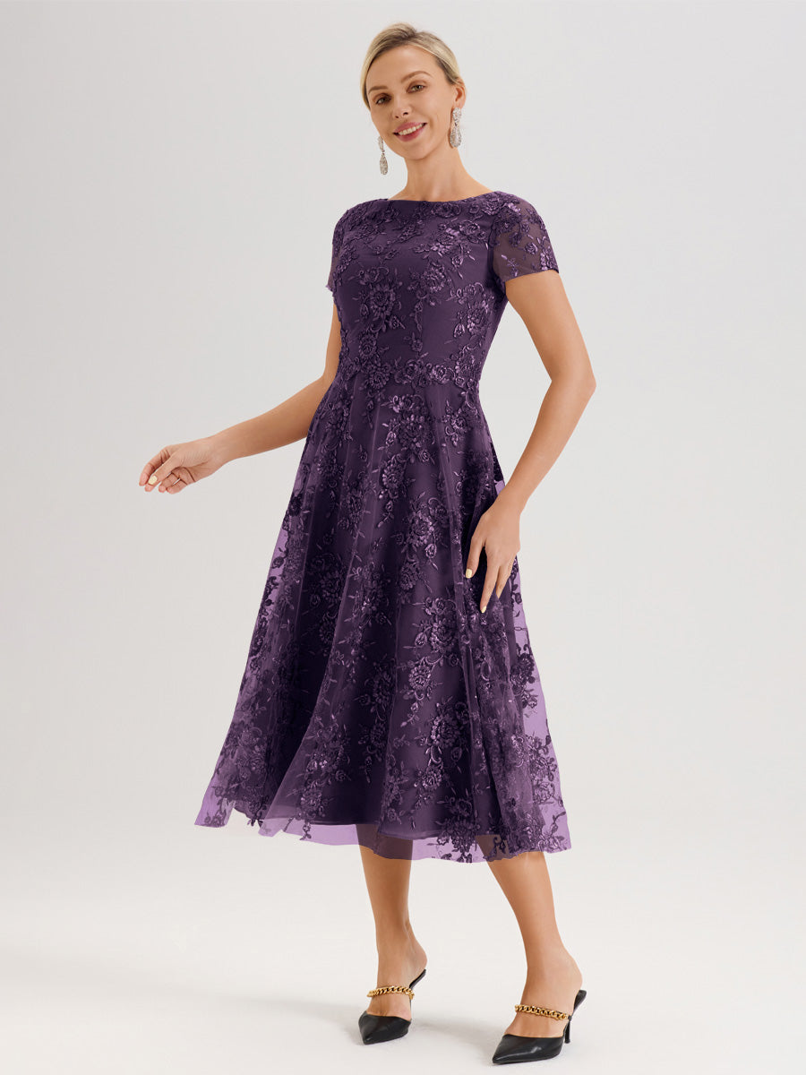 Cicinia Plum Robe Mère De La Mariée Col Ras Du Cou Manches Courtes En Mousseline Et Dentelle Longueur Mi-Mollet