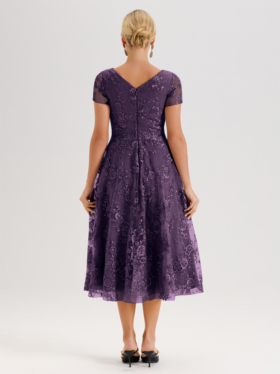 Cicinia Plum Robe Mère De La Mariée Col Ras Du Cou Manches Courtes En Mousseline Et Dentelle Longueur Mi-Mollet