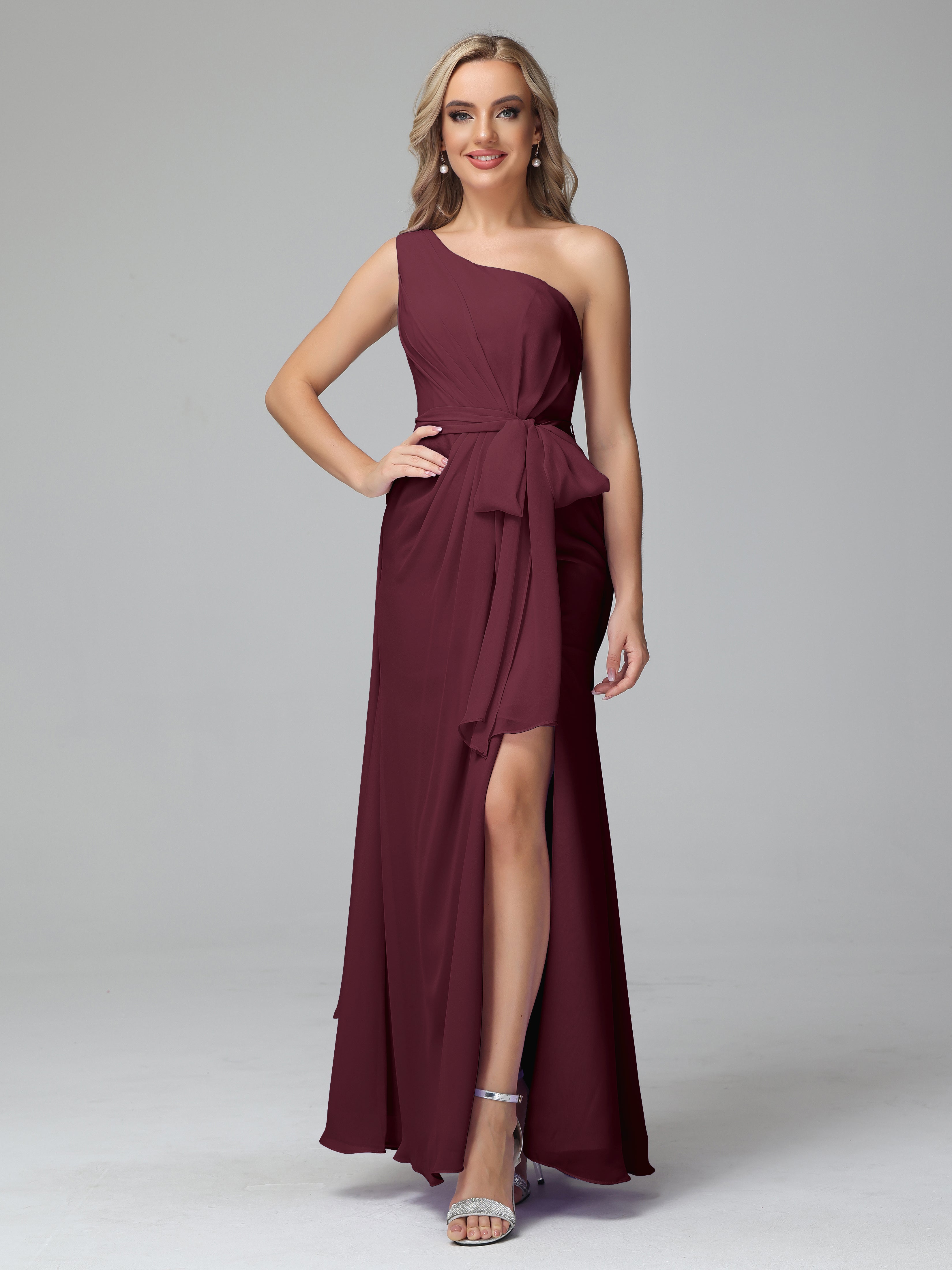 Robes De Demoiselle D'Honneur Cabernet Trapèze Décolleté Asymétrique Mousseline Robe De Demoiselle D'Honneur Avec Plissé